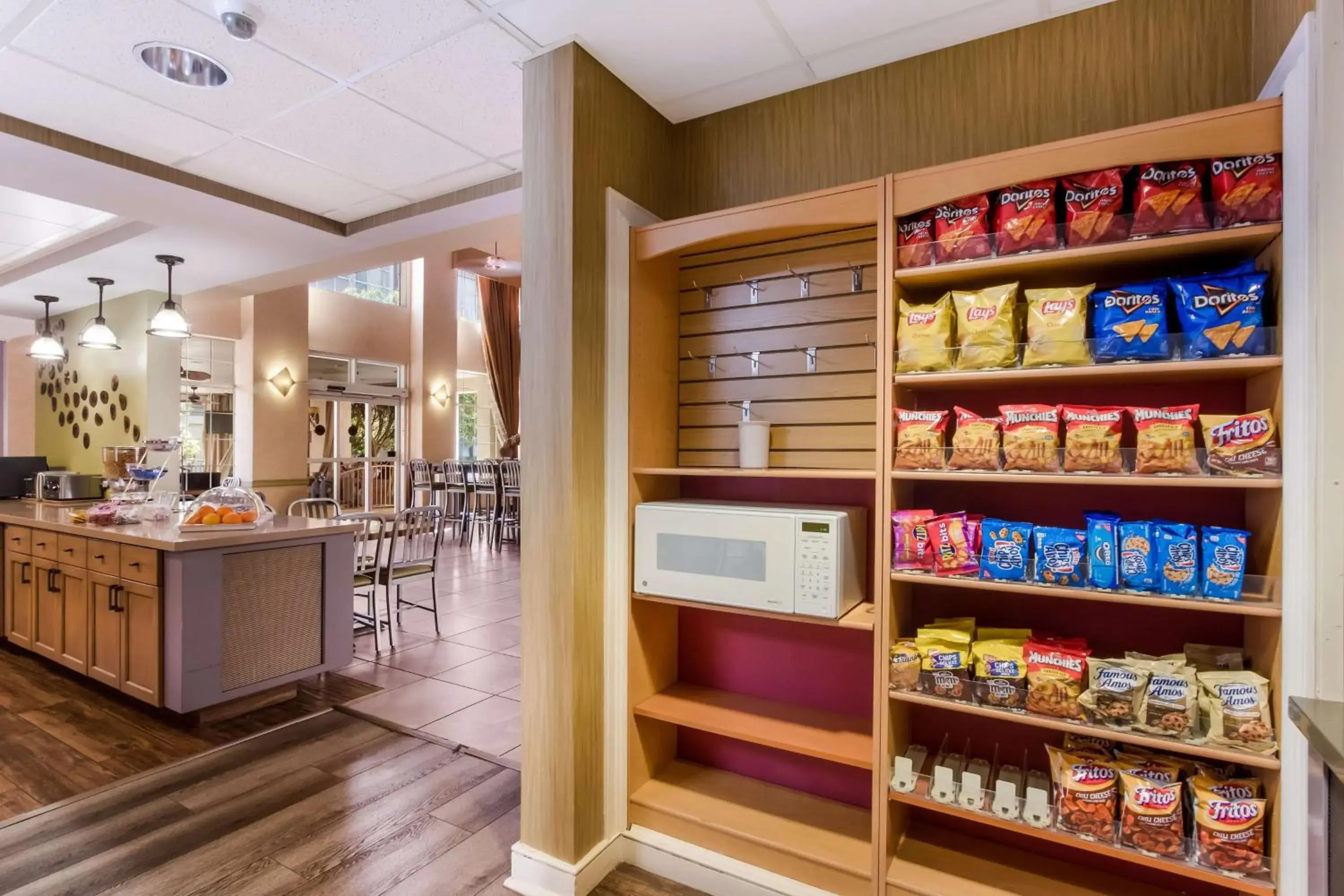 Food and drinks in SureStay Plus Hotel by Best Western Tempe University Food and drinks in SureStay Plus Hotel by Best Western Tempe University