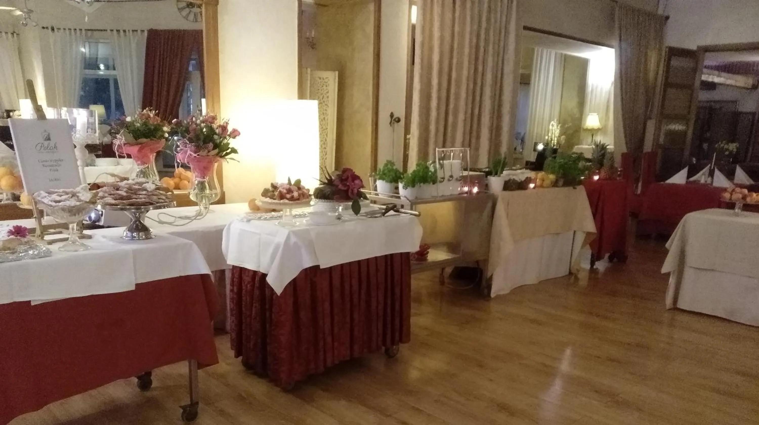 Restaurant/places to eat in Hotel Polak