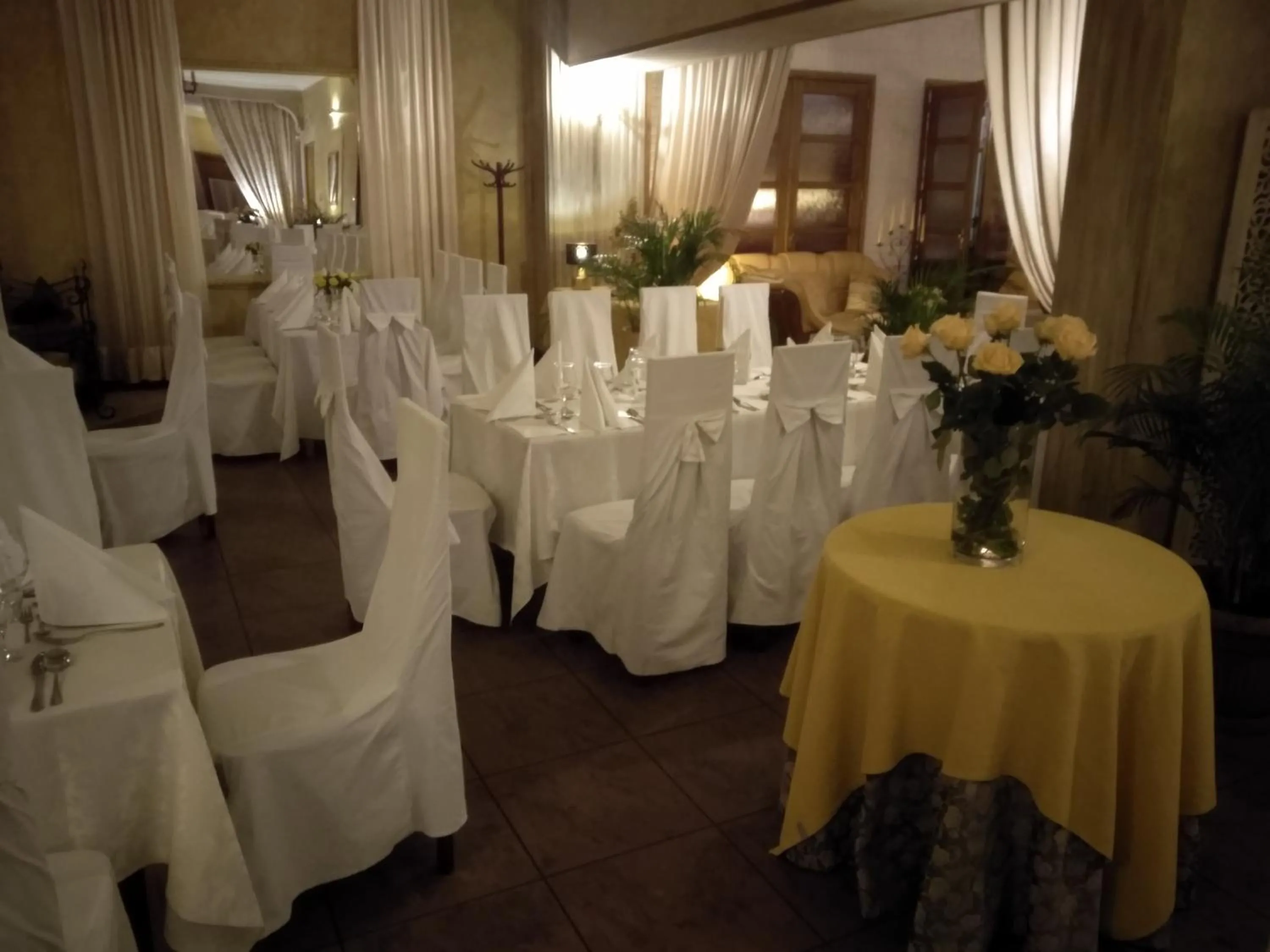 Restaurant/places to eat in Hotel Polak
