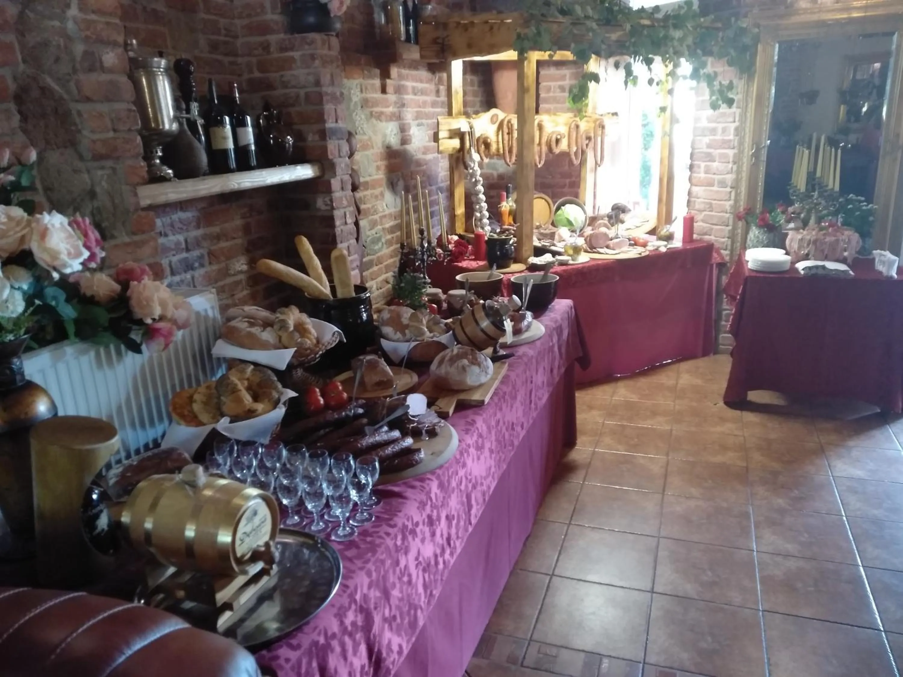 Restaurant/places to eat in Hotel Polak