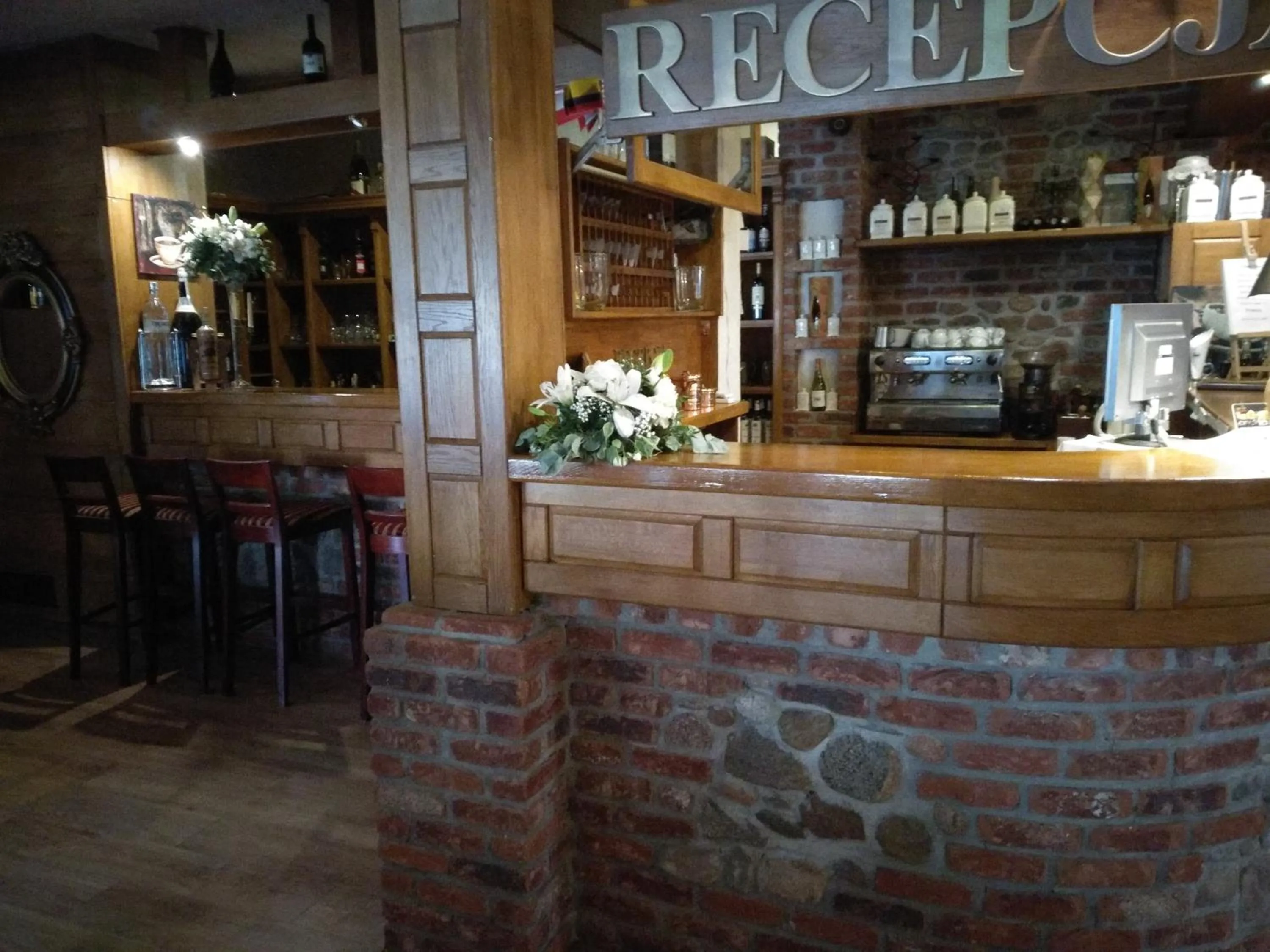 Restaurant/places to eat in Hotel Polak