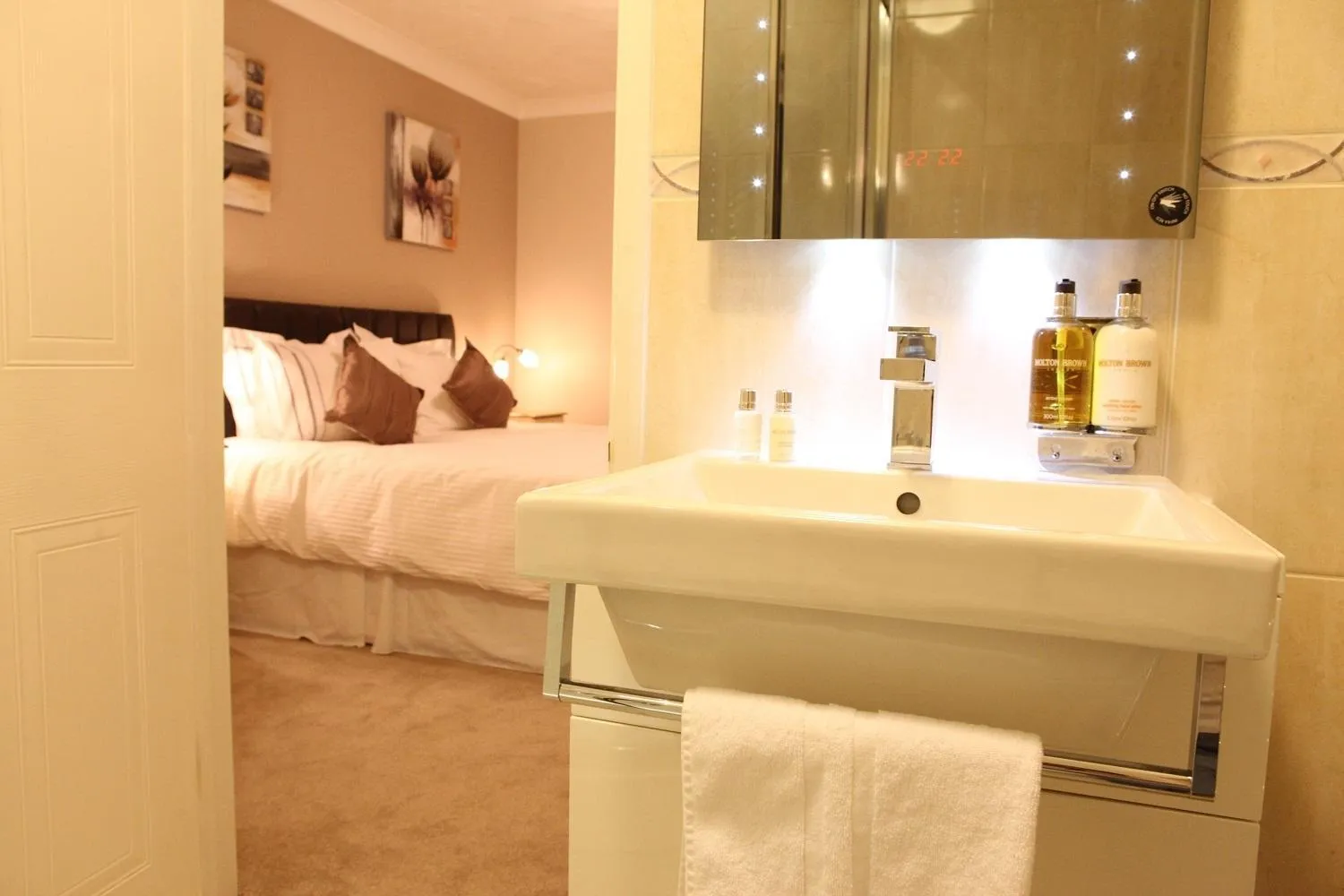 Bed in Linden Bed & Breakfast