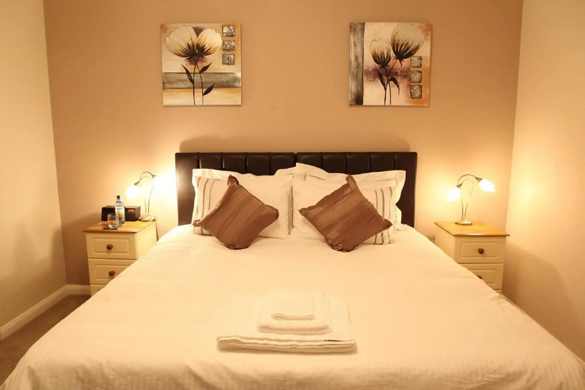 Double or Twin Room with Shower in Linden Bed & Breakfast Double or Twin Room with Shower in Linden Bed & Breakfast