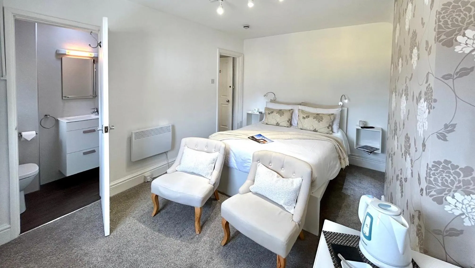 Bedroom, Bed in Arvon House