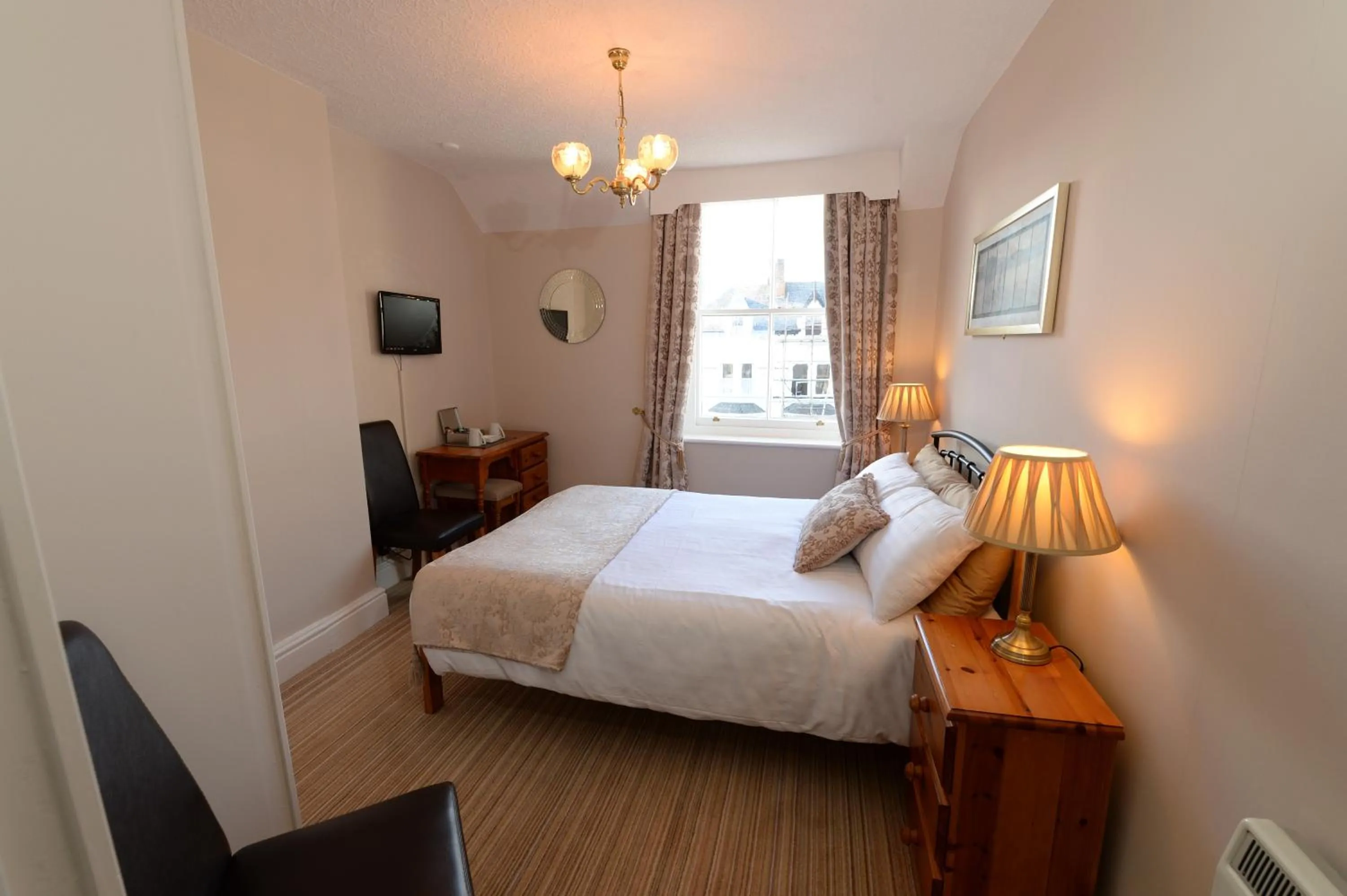 Bedroom, Bed in Arvon House