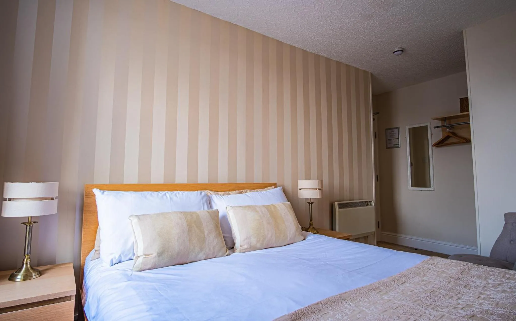 Bedroom, Bed in Arvon House