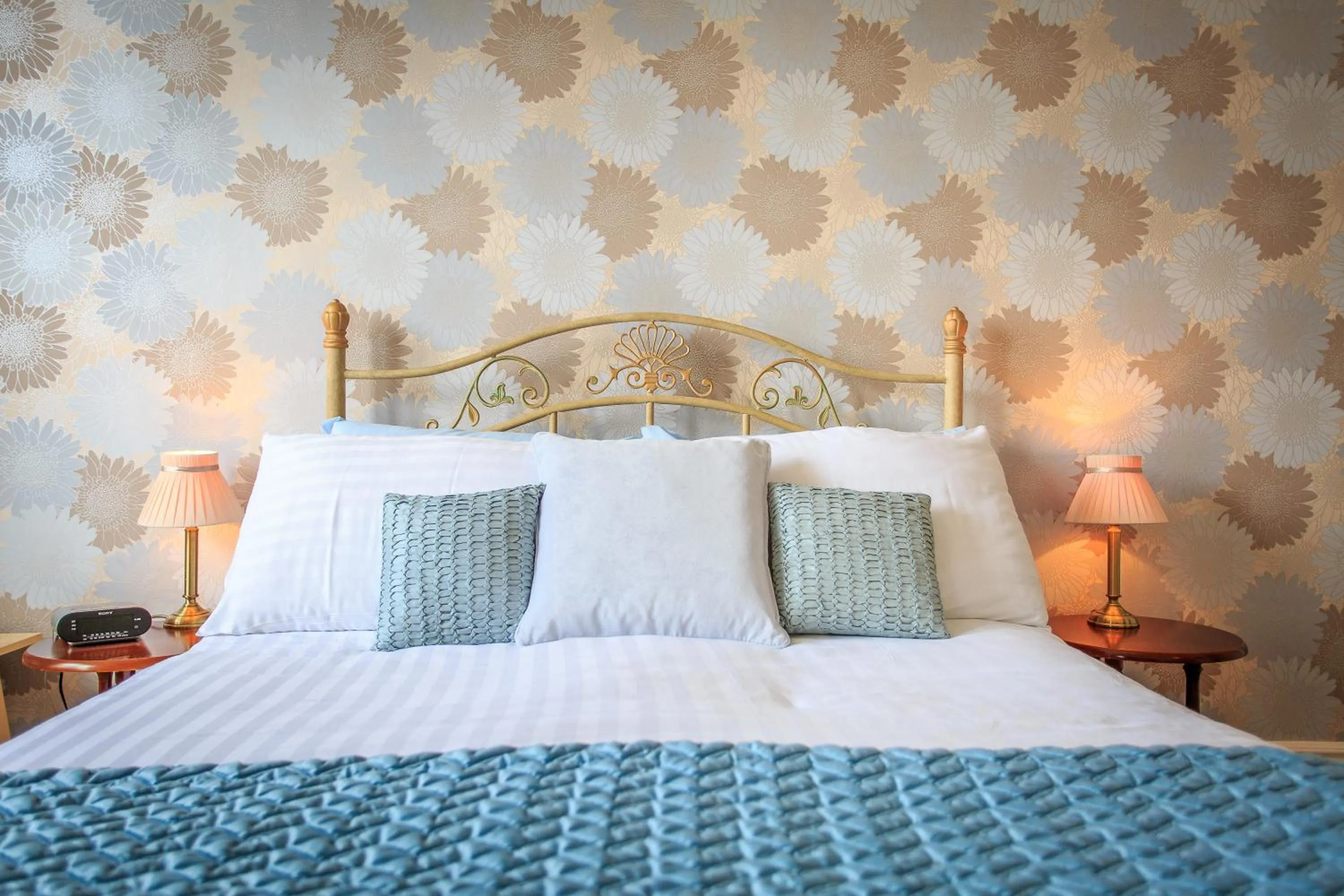 Bedroom, Bed in Arvon House
