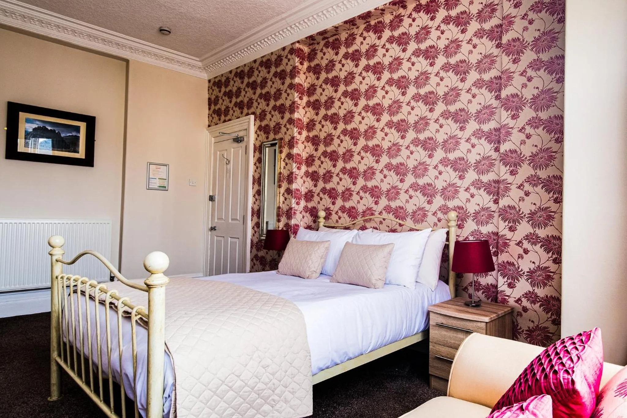 Bedroom, Bed in Arvon House