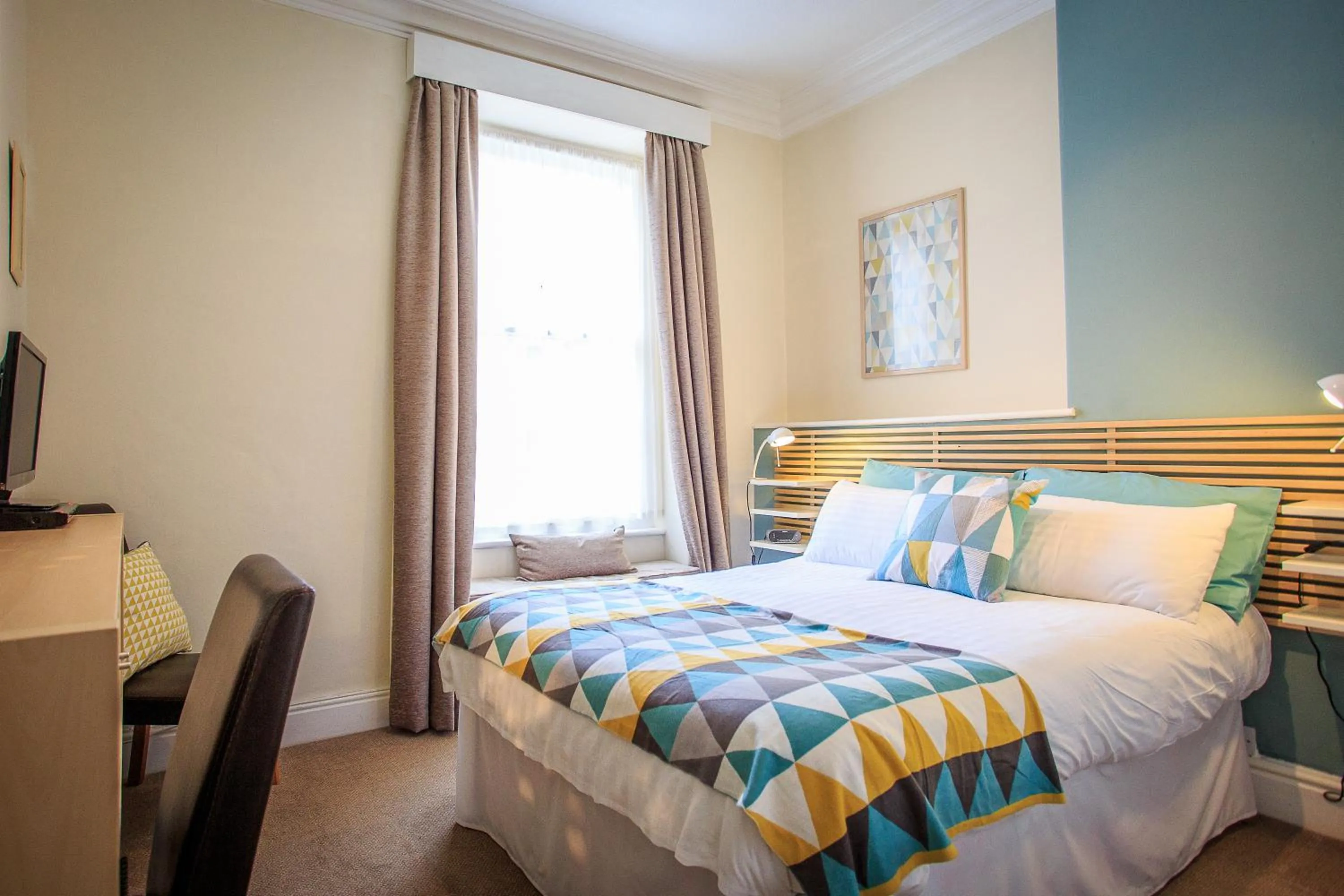 Bedroom, Bed in Arvon House