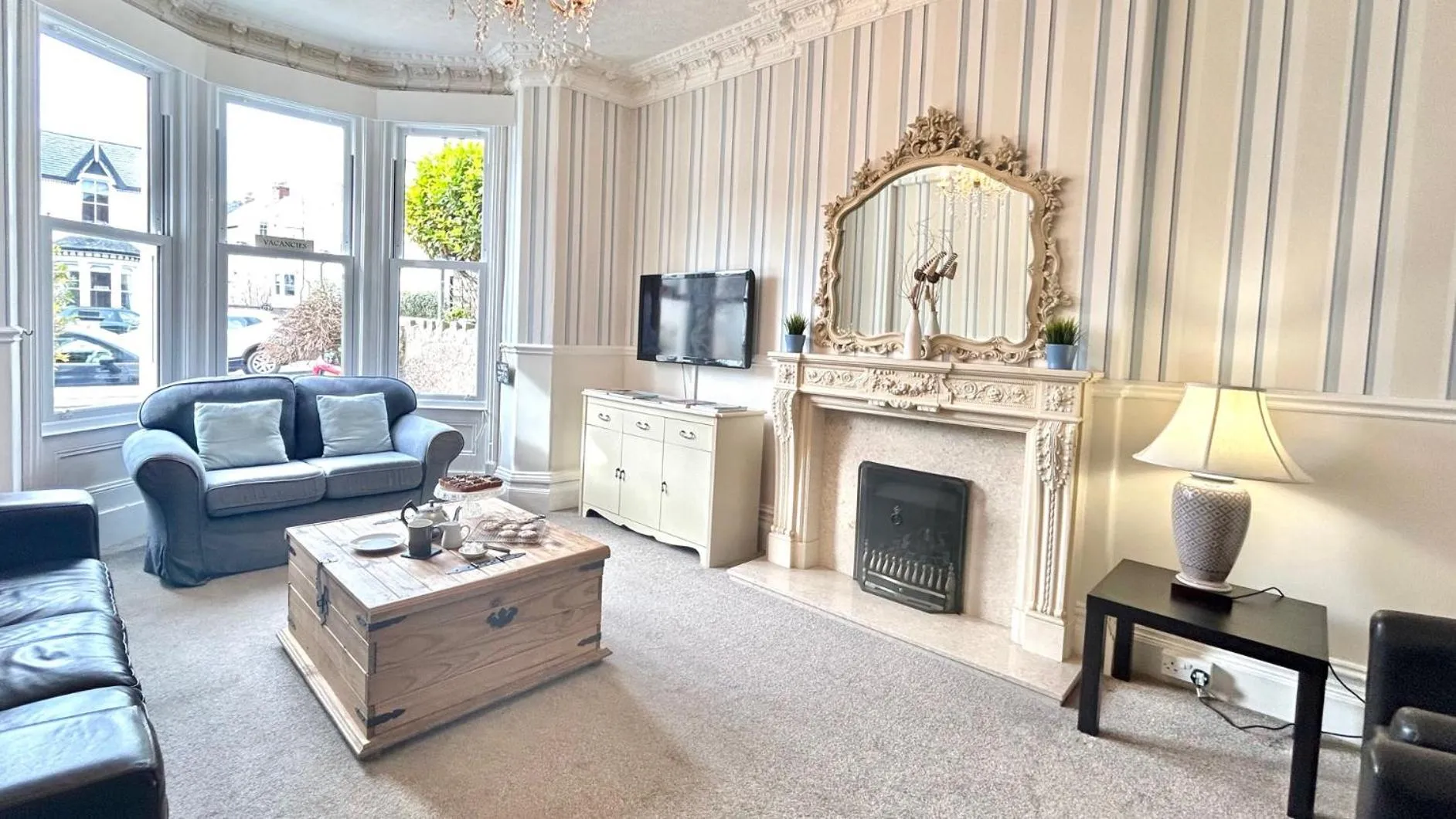 Communal lounge/ TV room in Arvon House