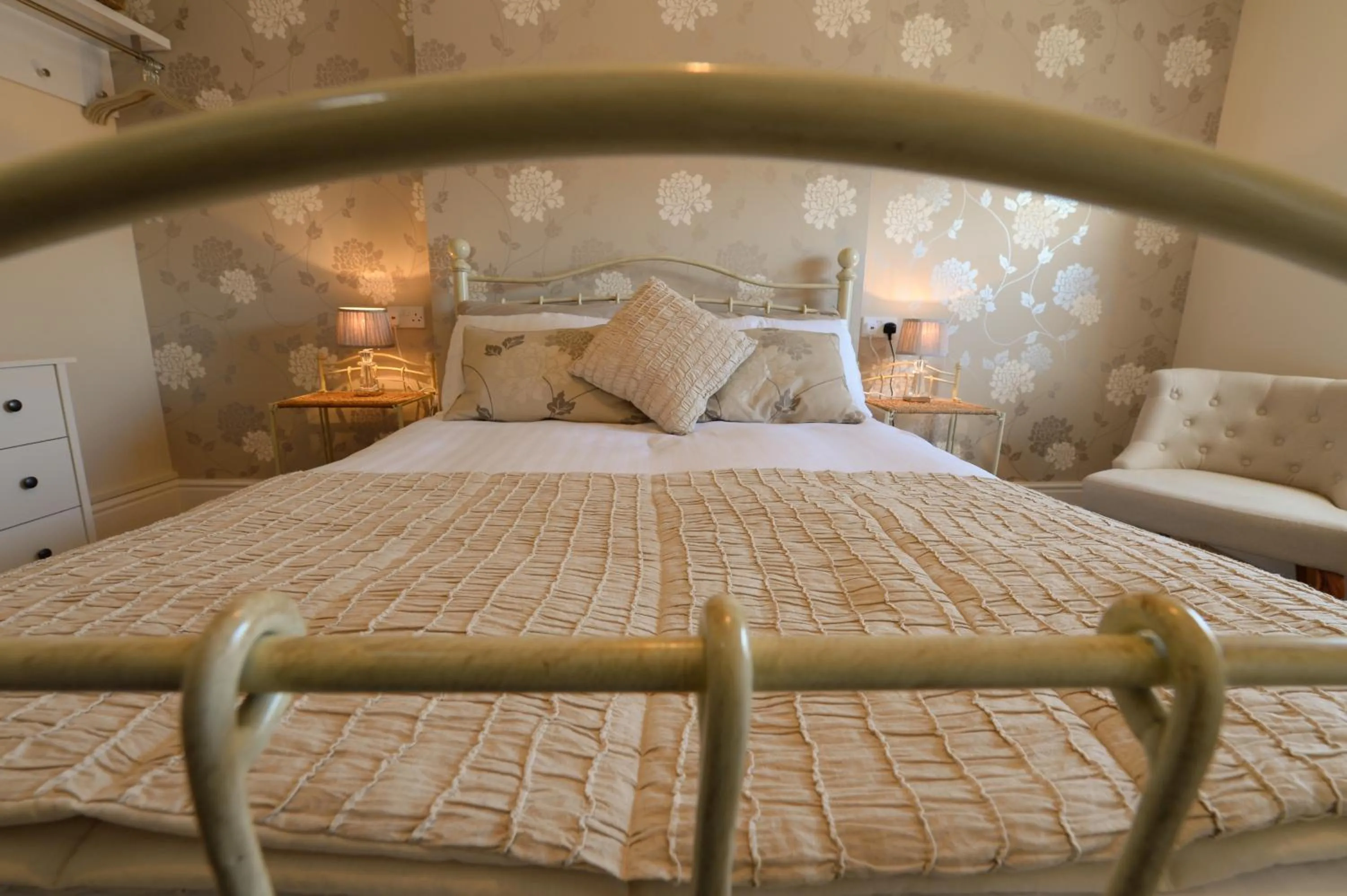 Bedroom, Bed in Arvon House
