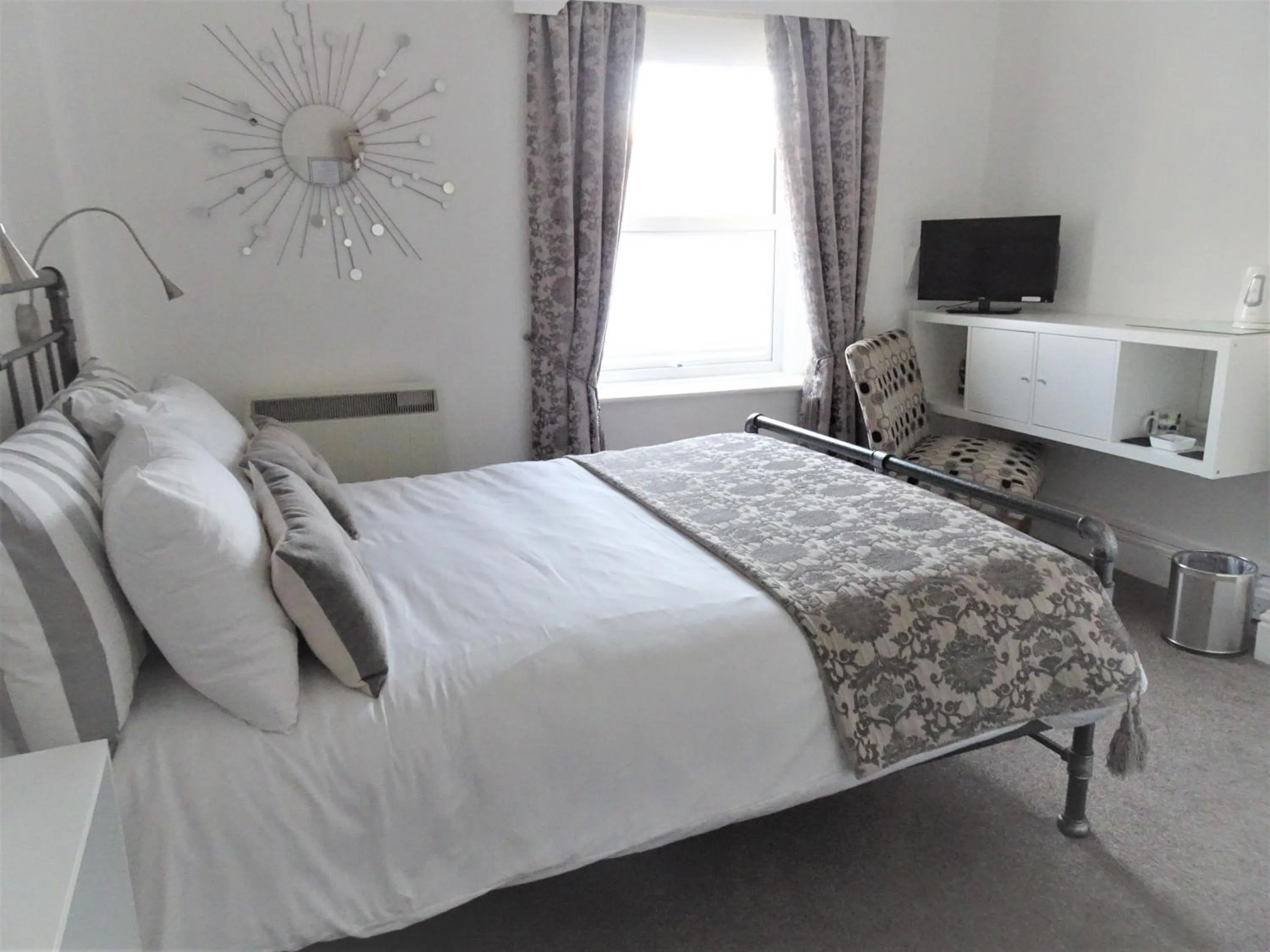Bedroom, Bed in Arvon House