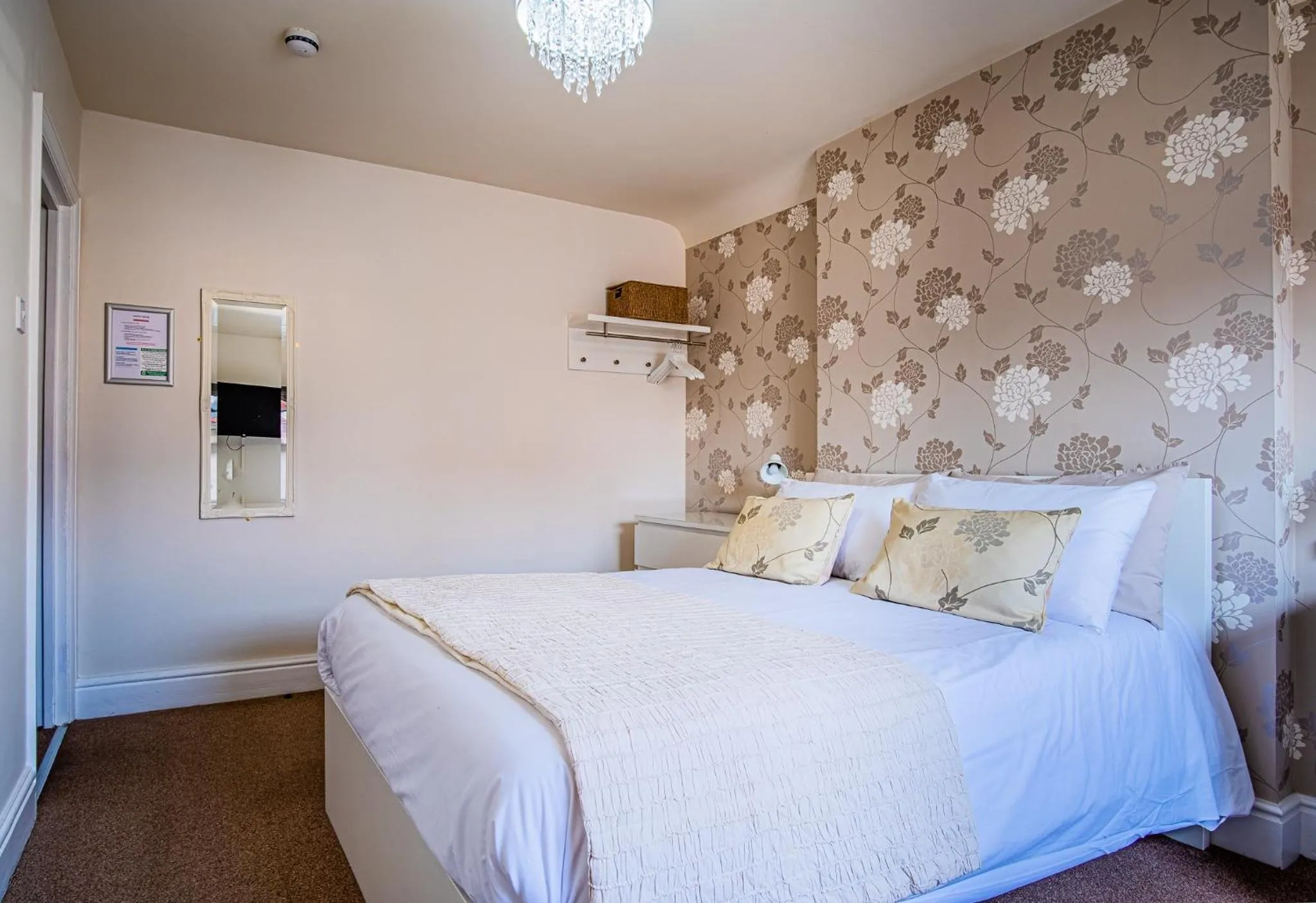 Bedroom, Bed in Arvon House