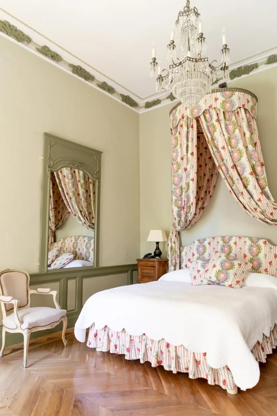 Bed in Chateau de Varenne