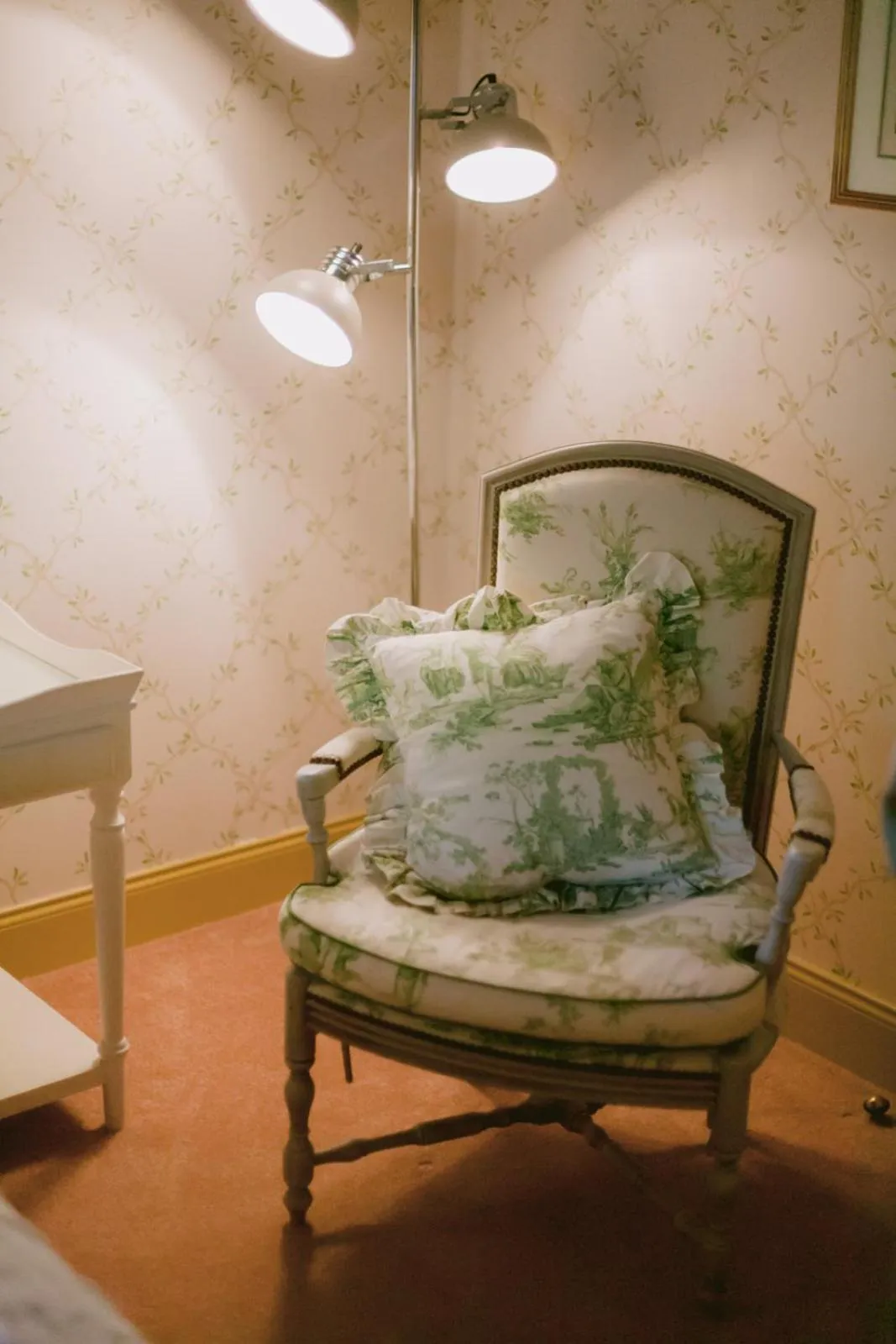 Bedroom, Bed in Chateau de Varenne