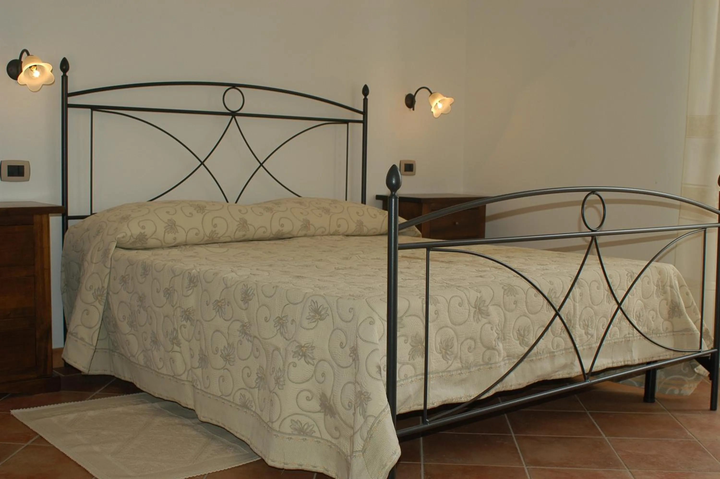 Bed in B&B Il Girasole - Rooms & House in country - air conditioned - 1500 meters from historic center