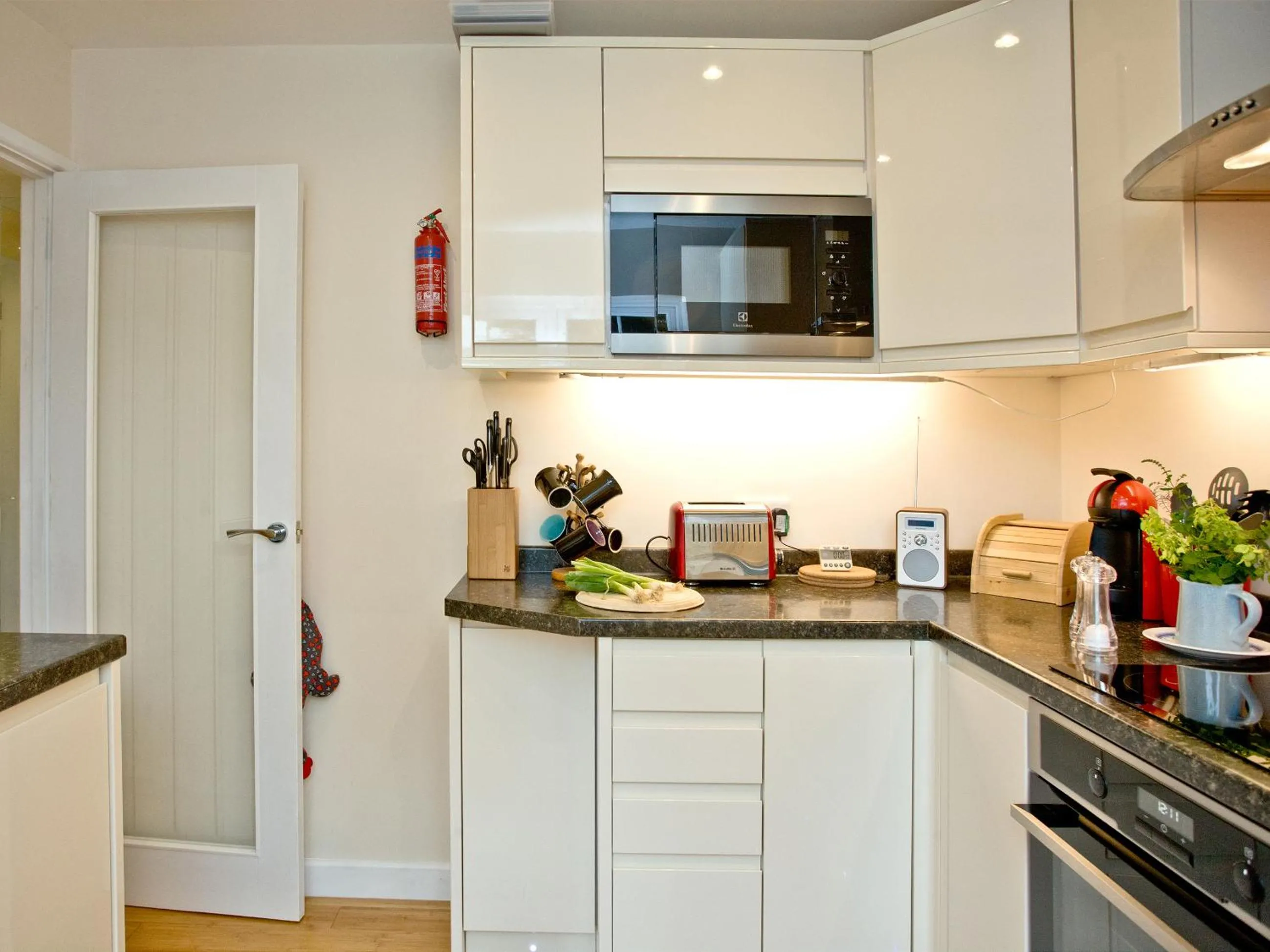 Kitchen or kitchenette in Oldway Apartment