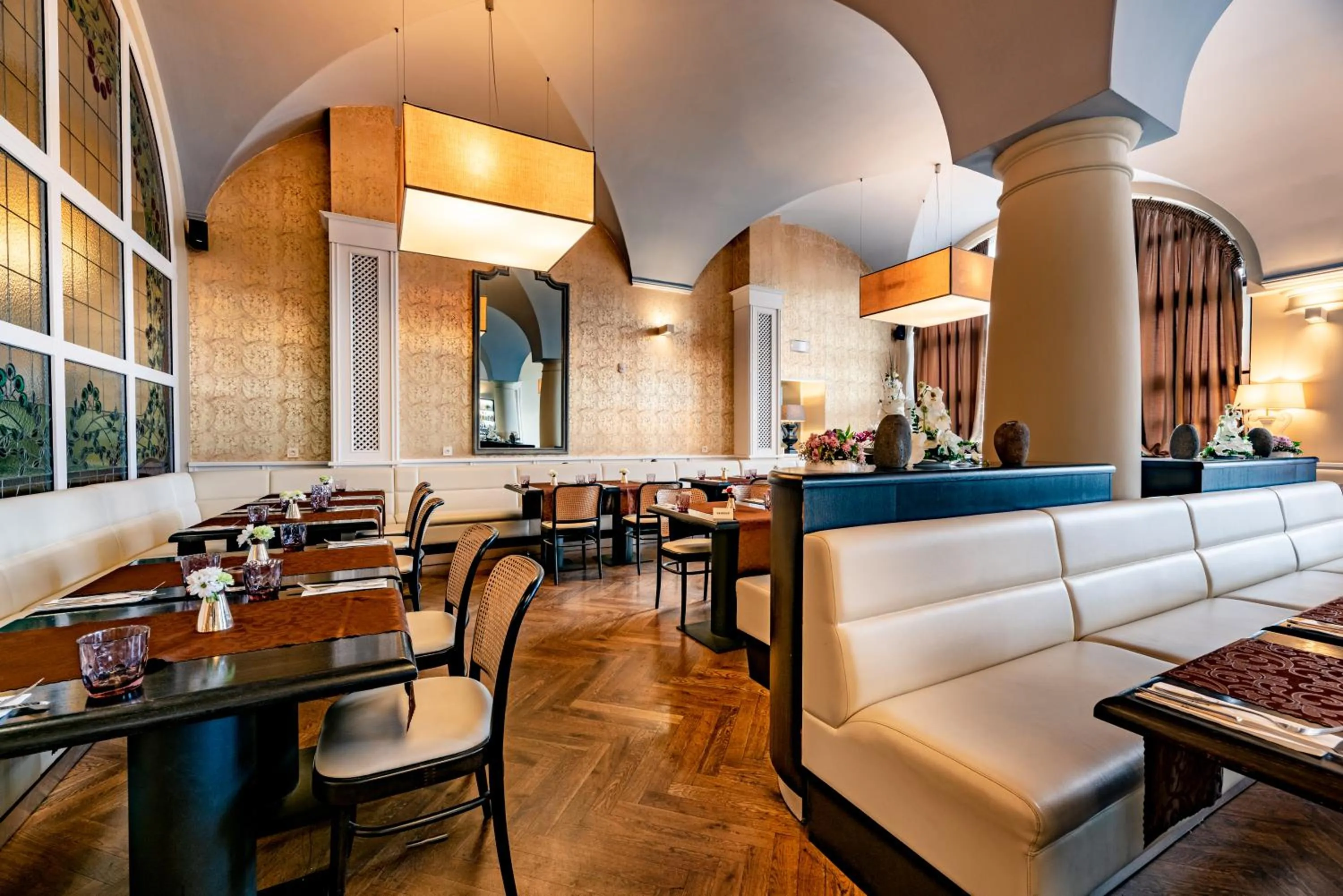 Restaurant/places to eat in Hotel Větruše