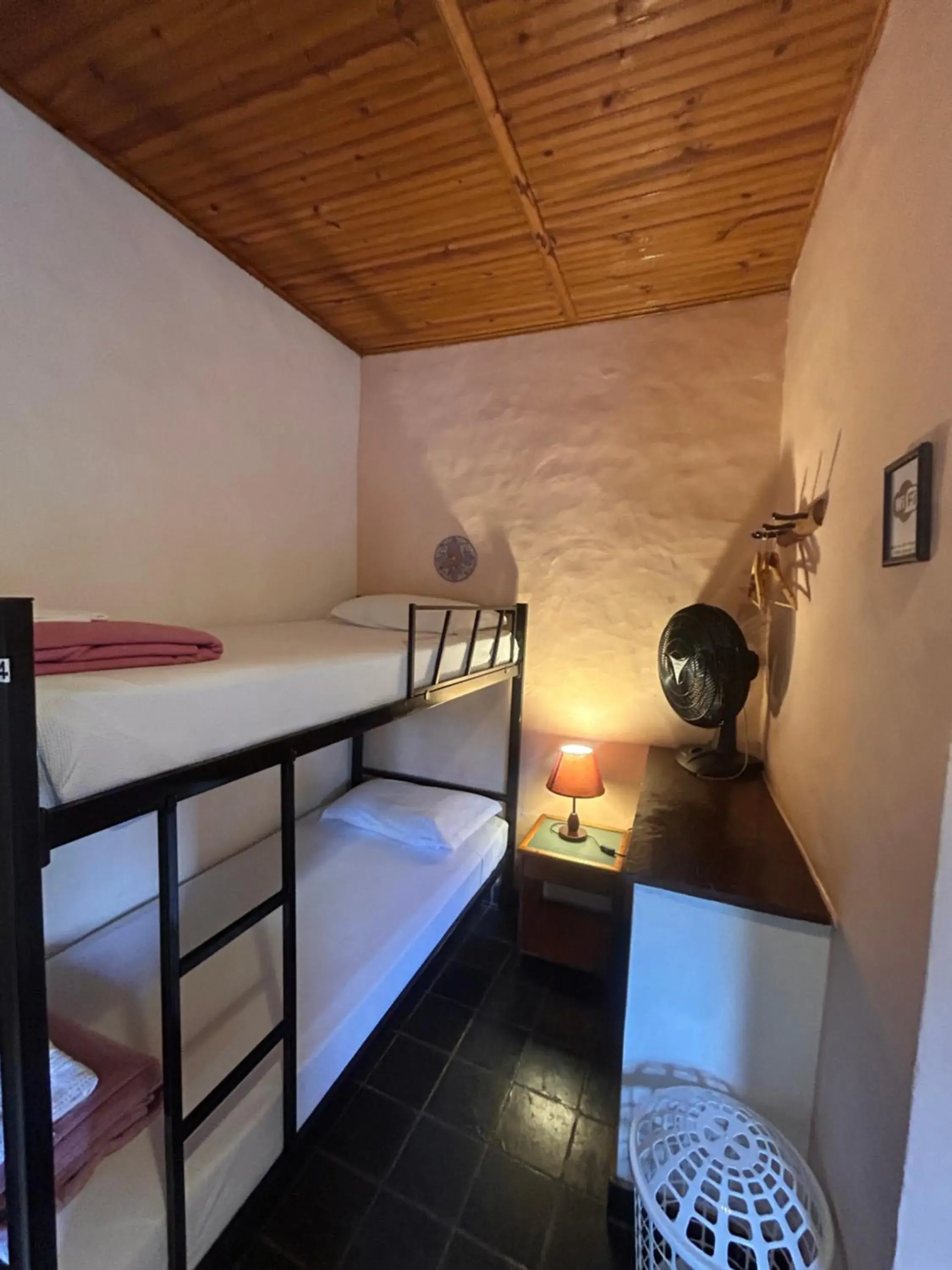 Bed in 4-Bed Mixed Dormitory Room in Pousada e Hostel Pé no Mato Bed in 4-Bed Mixed Dormitory Room in Pousada e Hostel Pé no Mato