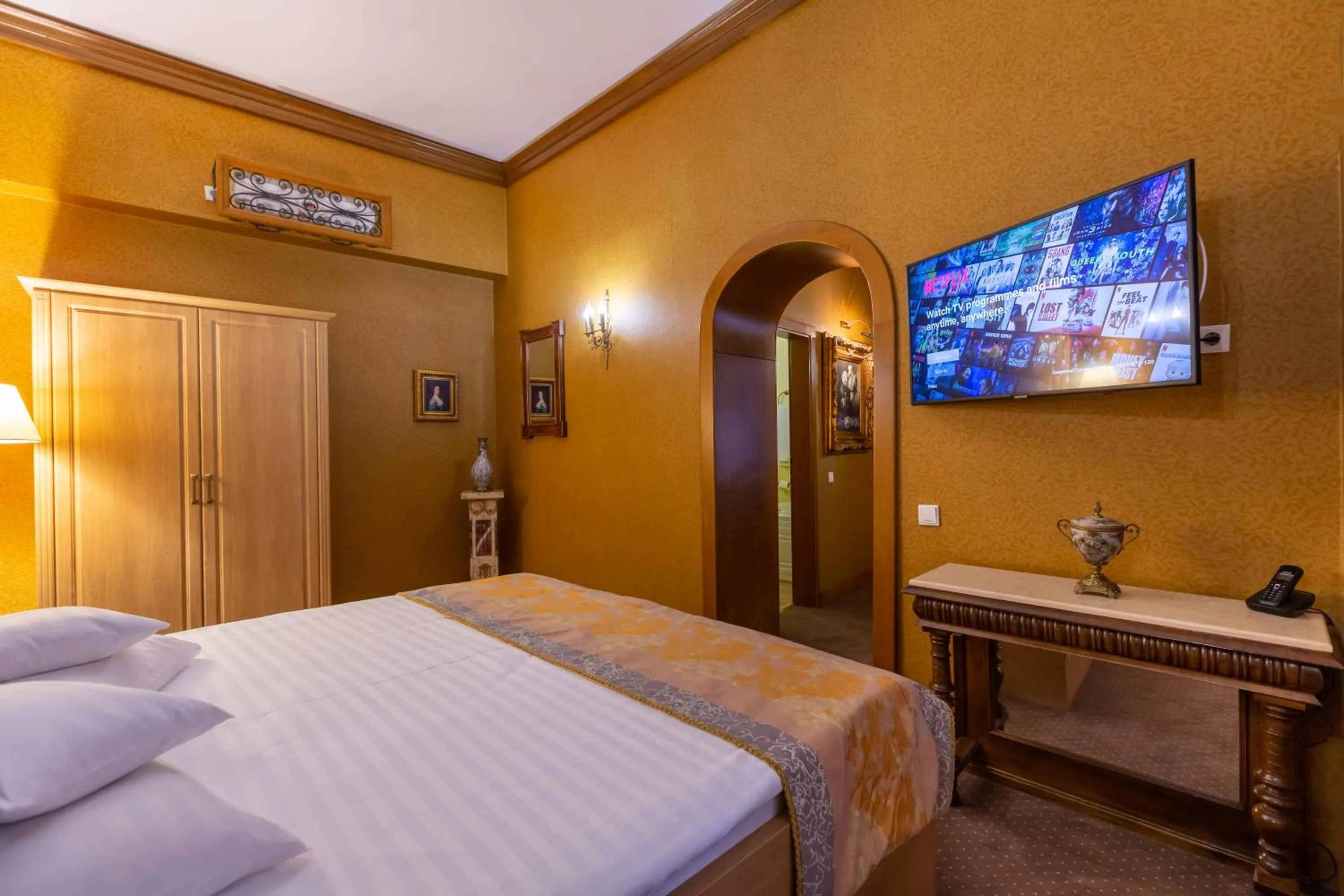 Bed in Hotel Am Ring