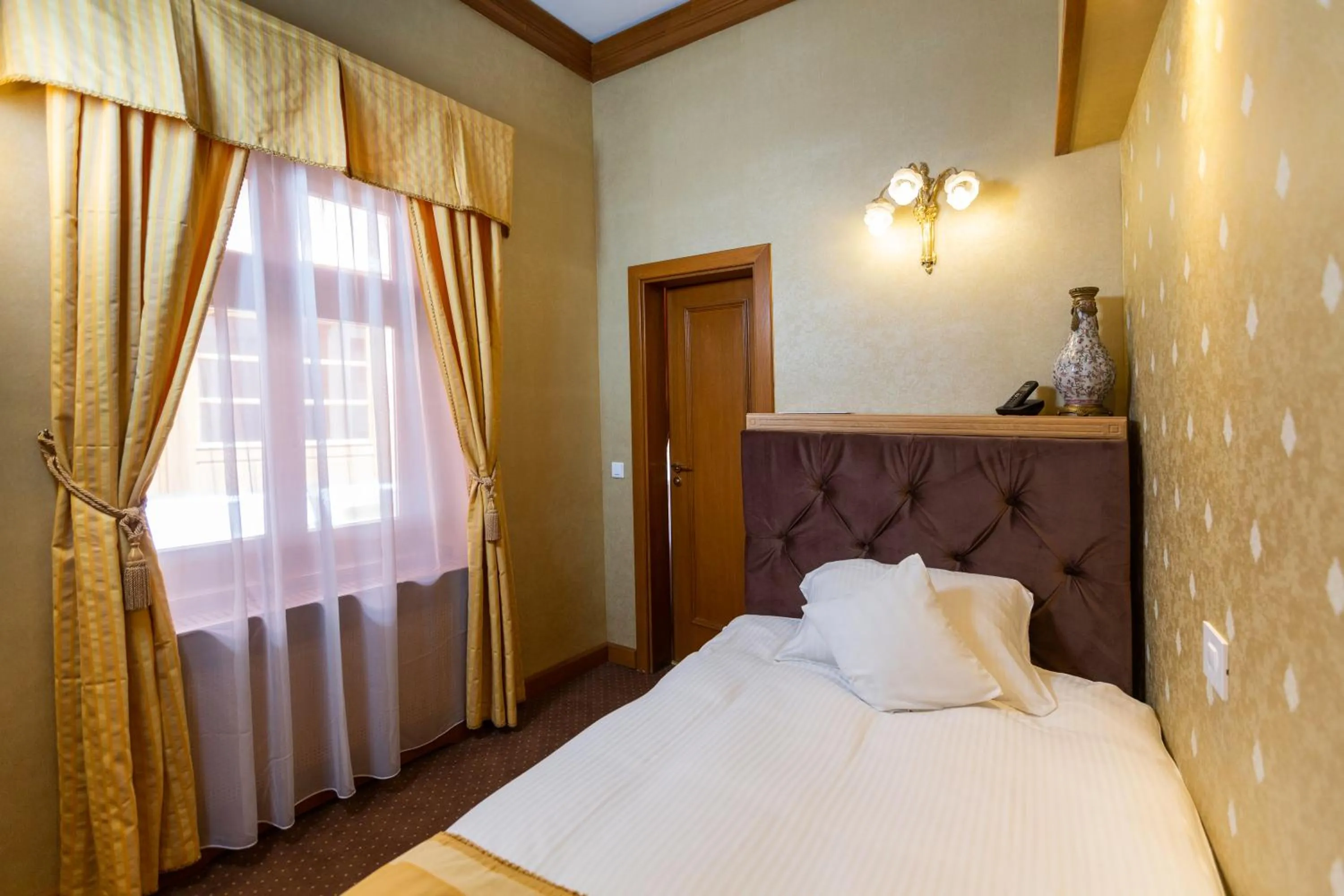 Bed in Hotel Am Ring