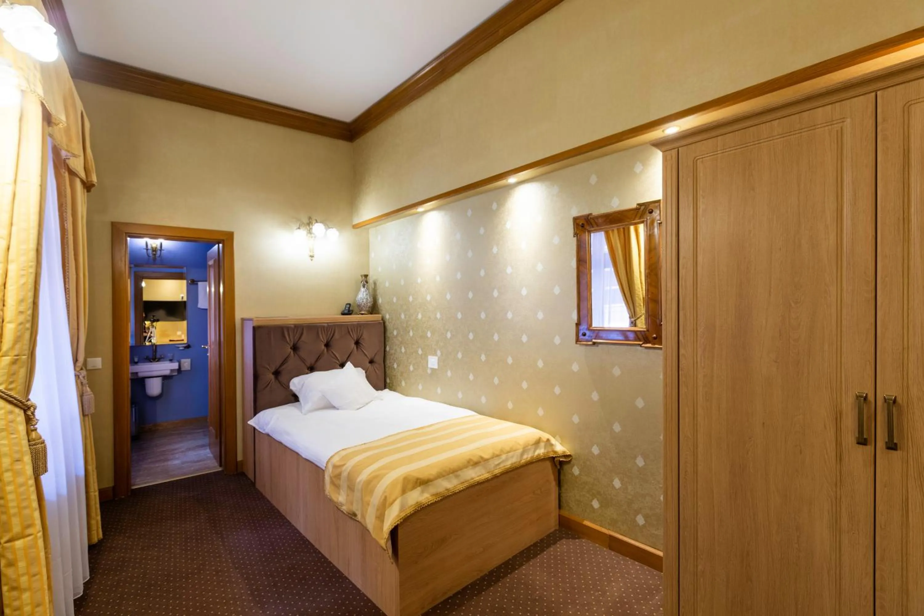 Bed in Hotel Am Ring