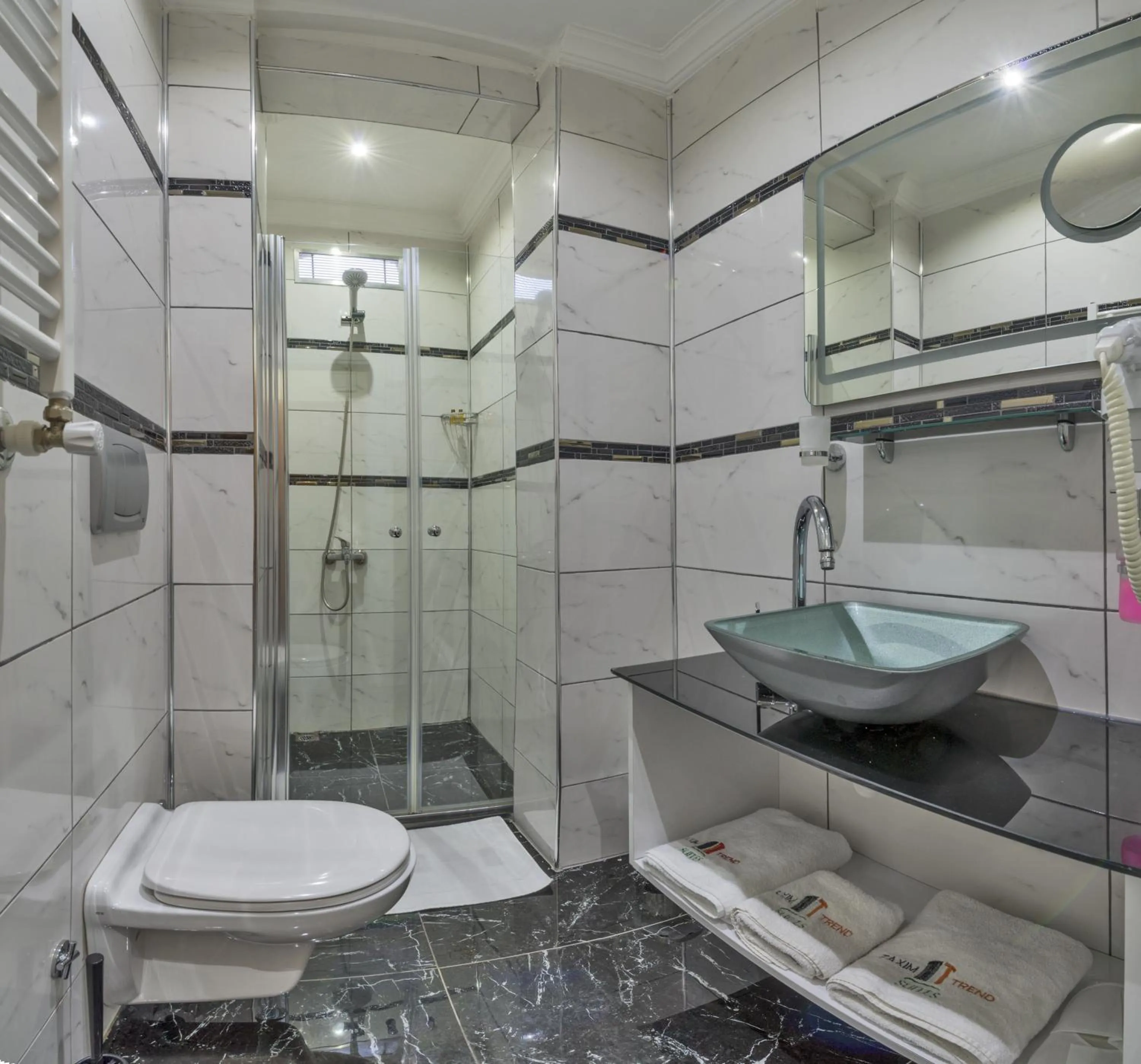 Toilet in Taxim Trend Suites