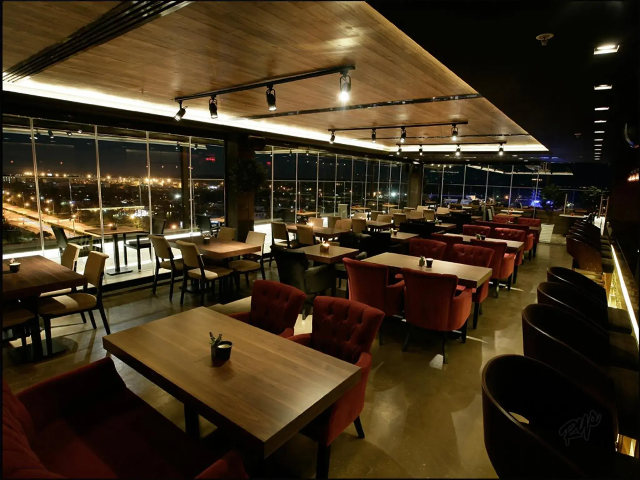 Restaurant/places to eat in RYS Hotel Restaurant/places to eat in RYS Hotel