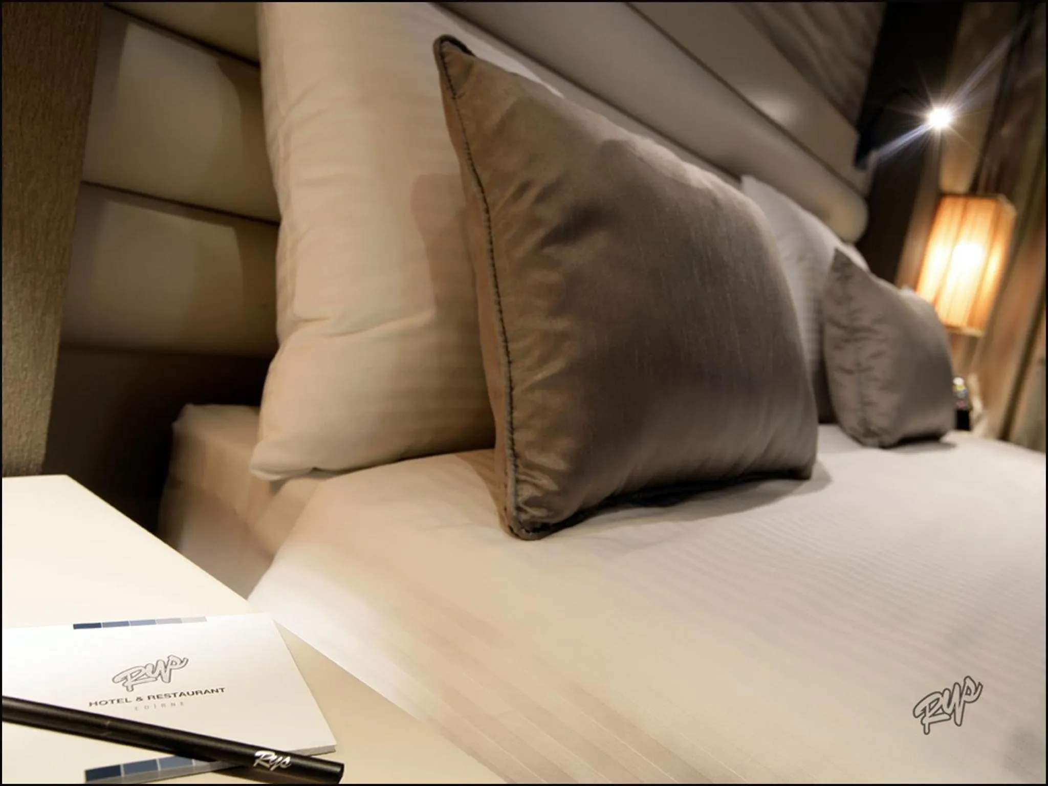 Bedroom, Bed in RYS Hotel