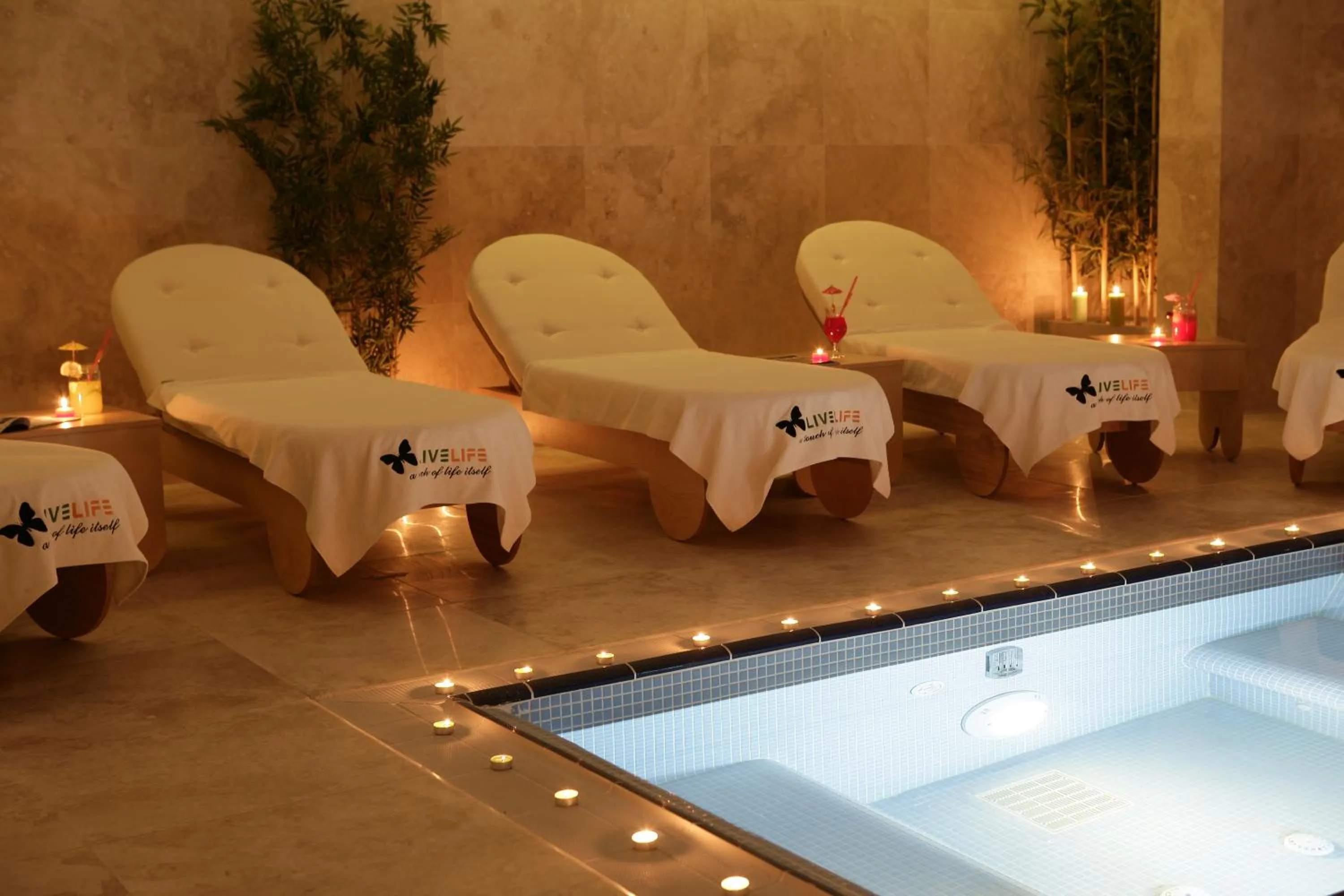 Hot Tub in RYS Hotel