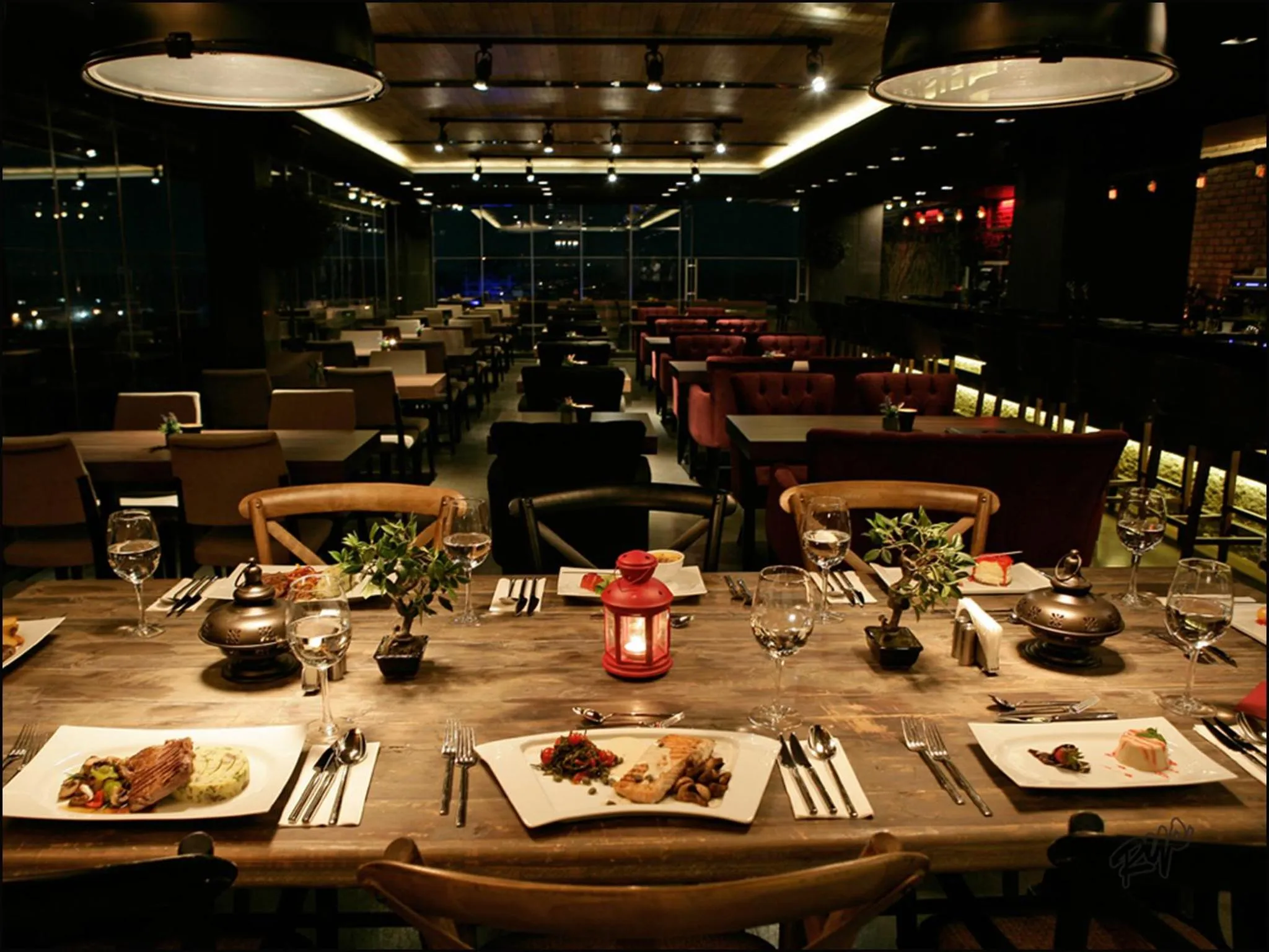 Restaurant/places to eat in RYS Hotel