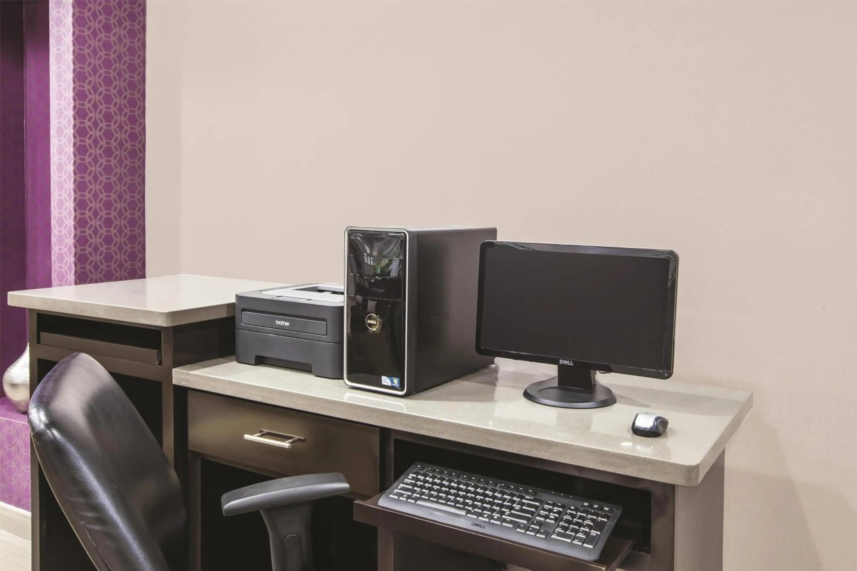 Business facilities in La Quinta by Wyndham Baton Rouge Denham Springs