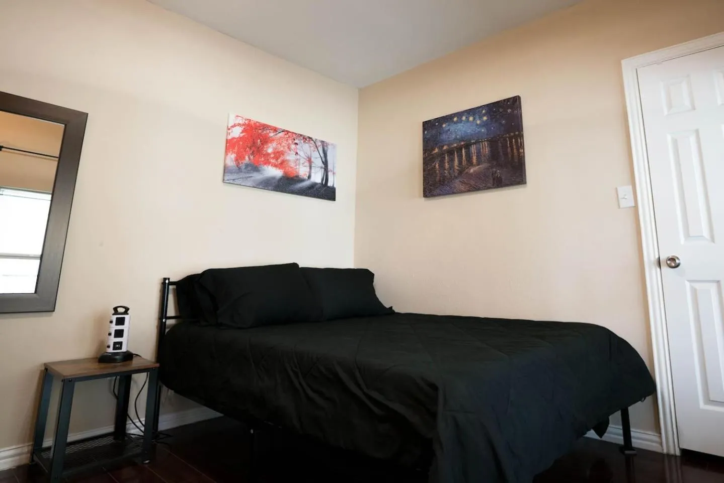 Bed in East Downtown Treetop Terrace