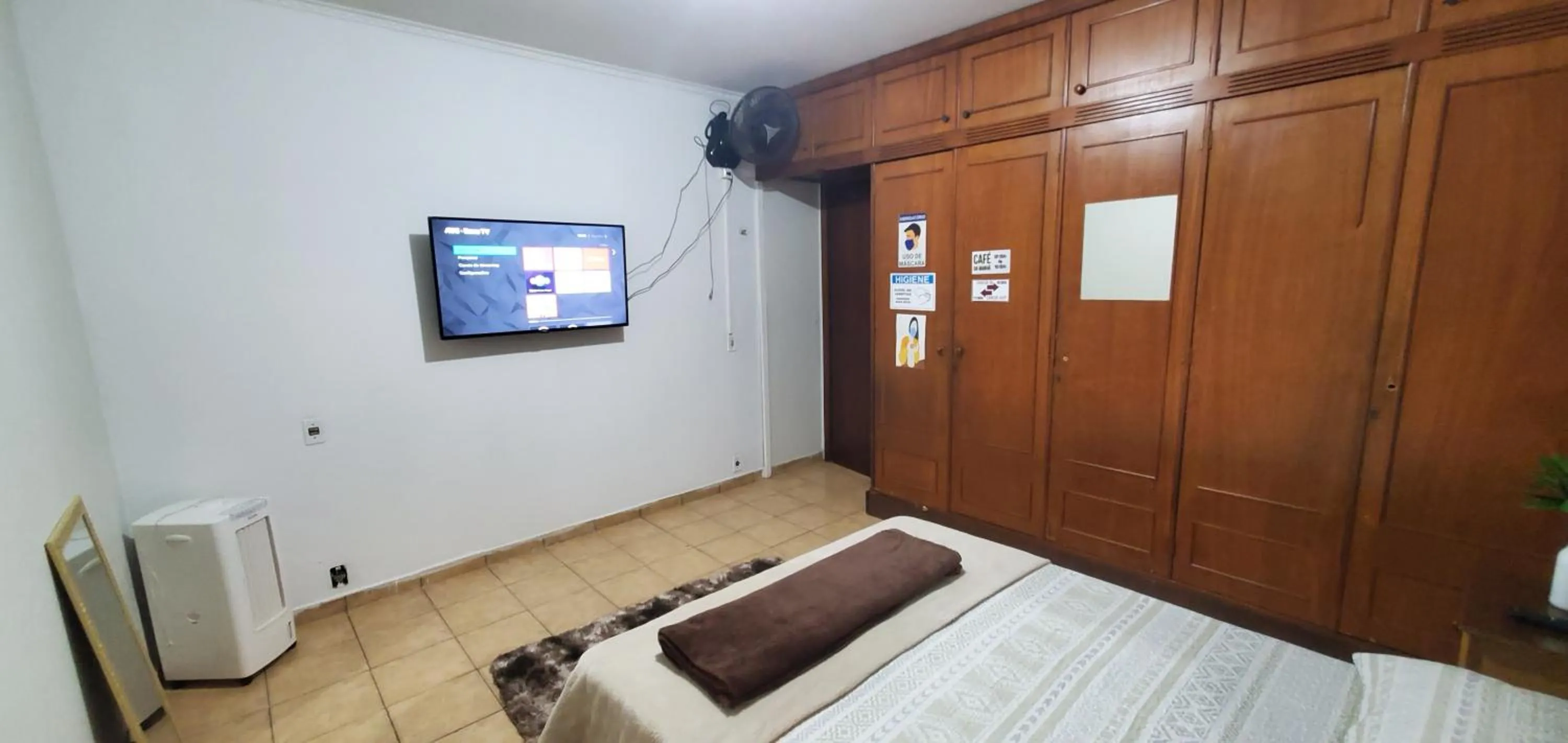 Double Room with Shared Toilet in Hostel Bauru