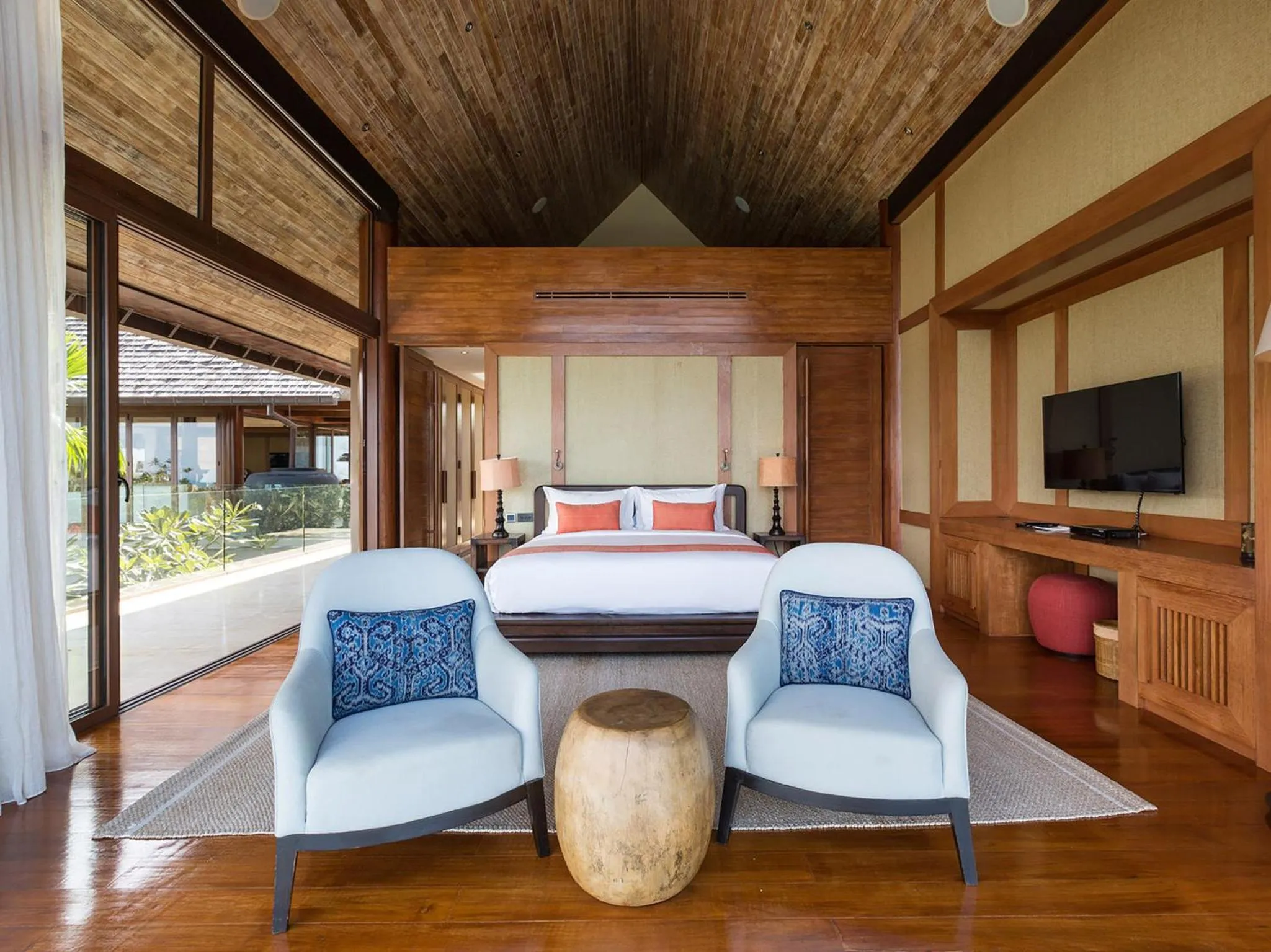 Communal lounge/ TV room in Panacea Retreat