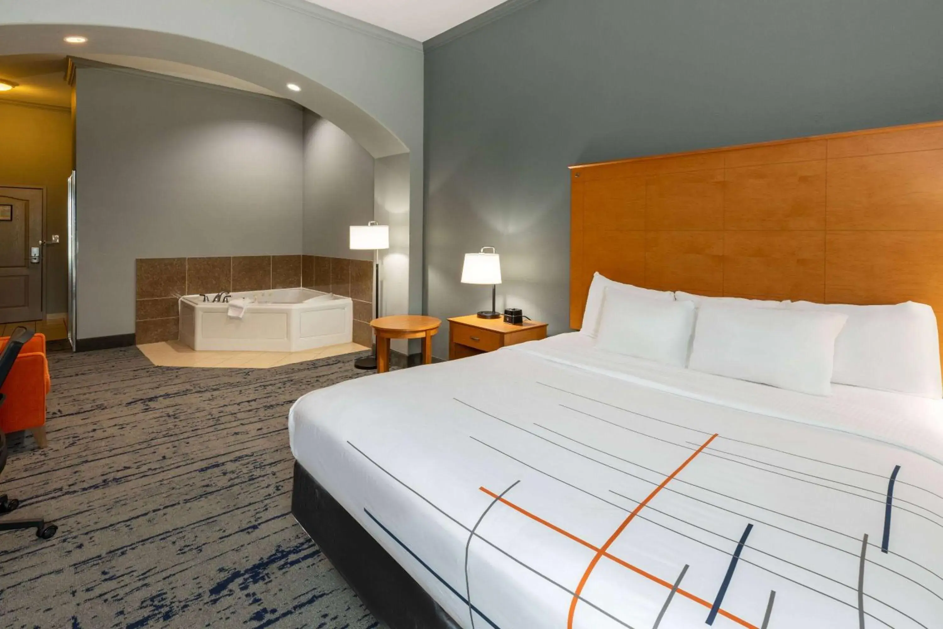 Photo of the whole room, Bed in La Quinta by Wyndham Bridgeport Photo of the whole room, Bed in La Quinta by Wyndham Bridgeport