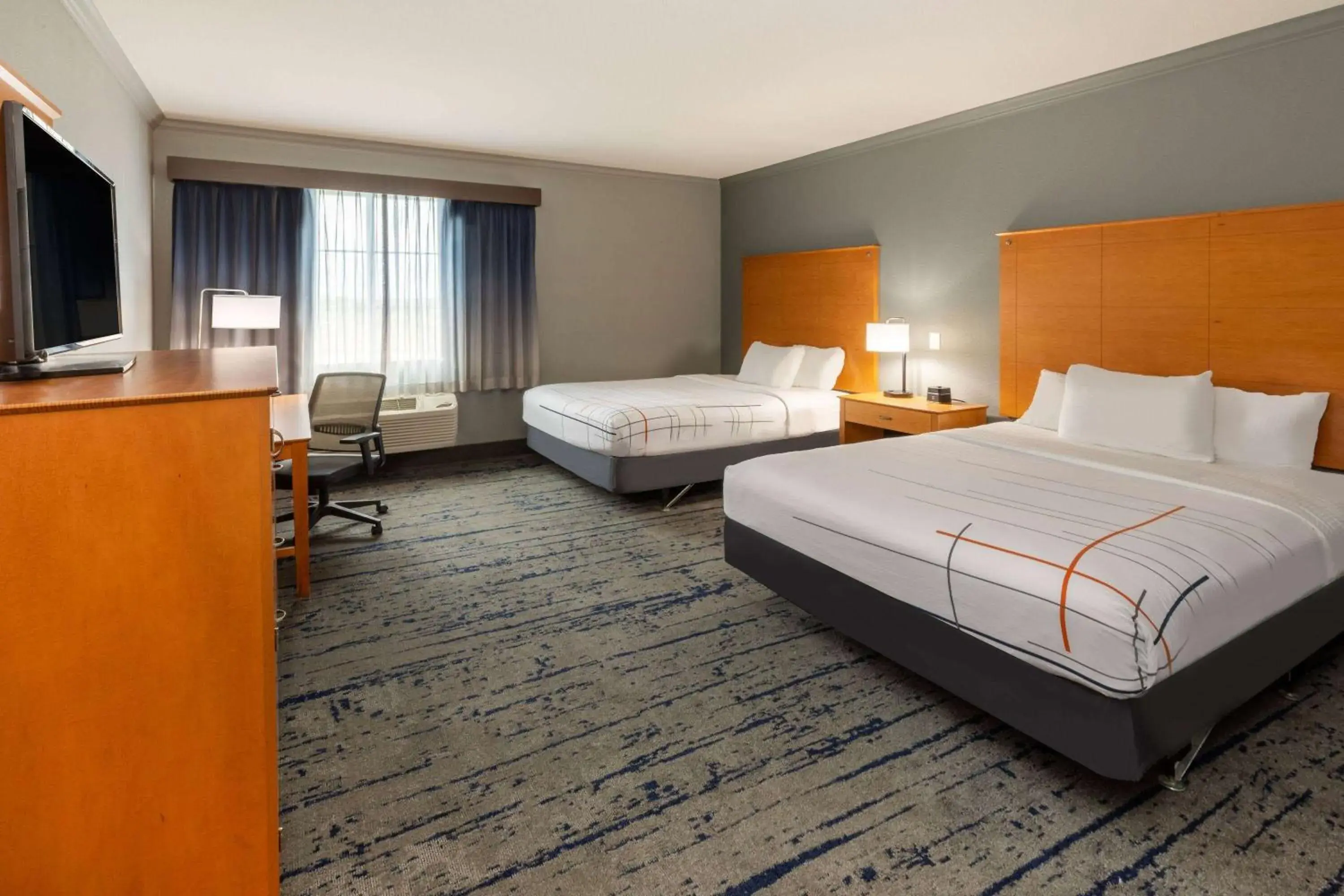 Photo of the whole room, Bed in La Quinta by Wyndham Bridgeport Photo of the whole room, Bed in La Quinta by Wyndham Bridgeport