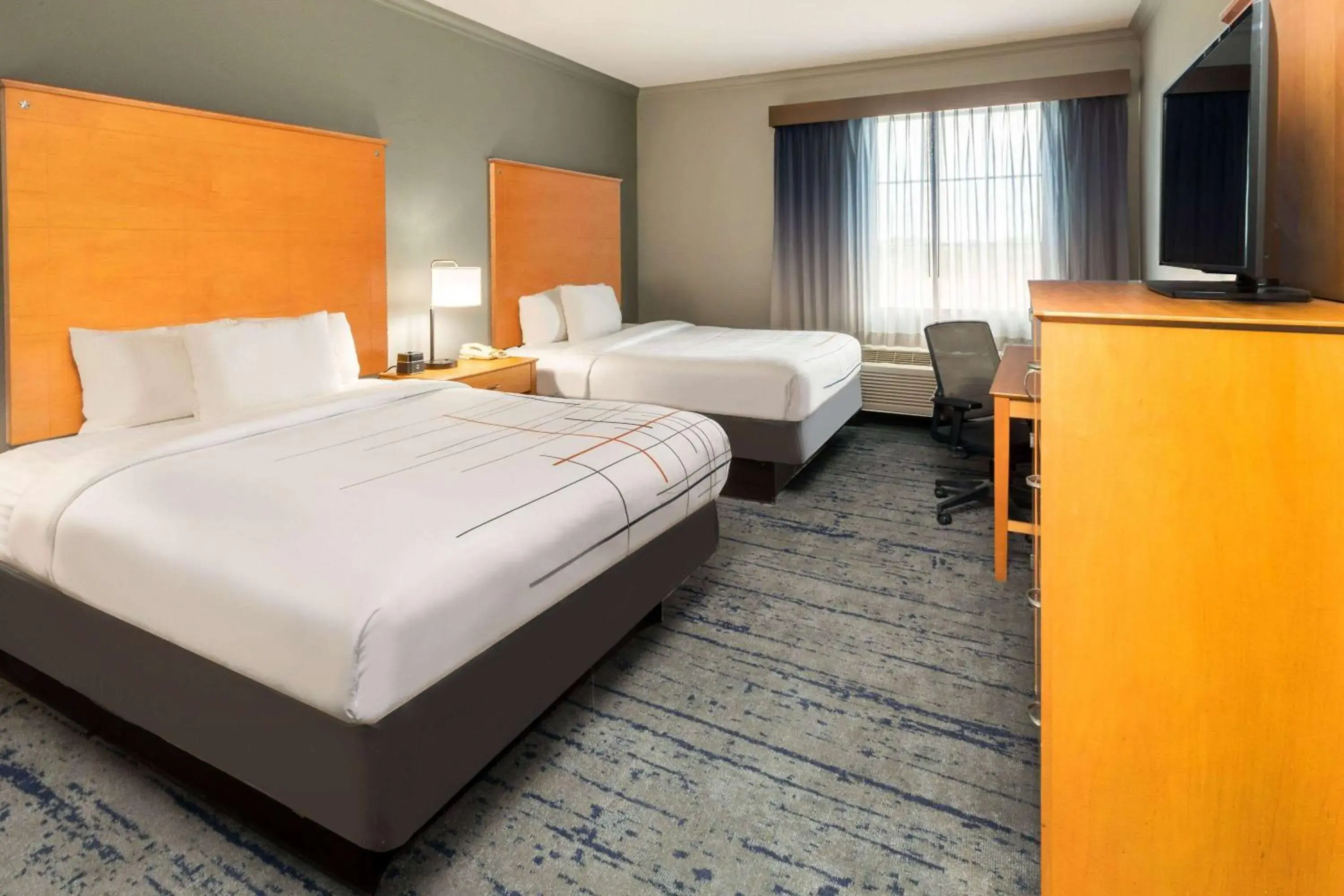 Photo of the whole room, Bed in La Quinta by Wyndham Bridgeport Photo of the whole room, Bed in La Quinta by Wyndham Bridgeport