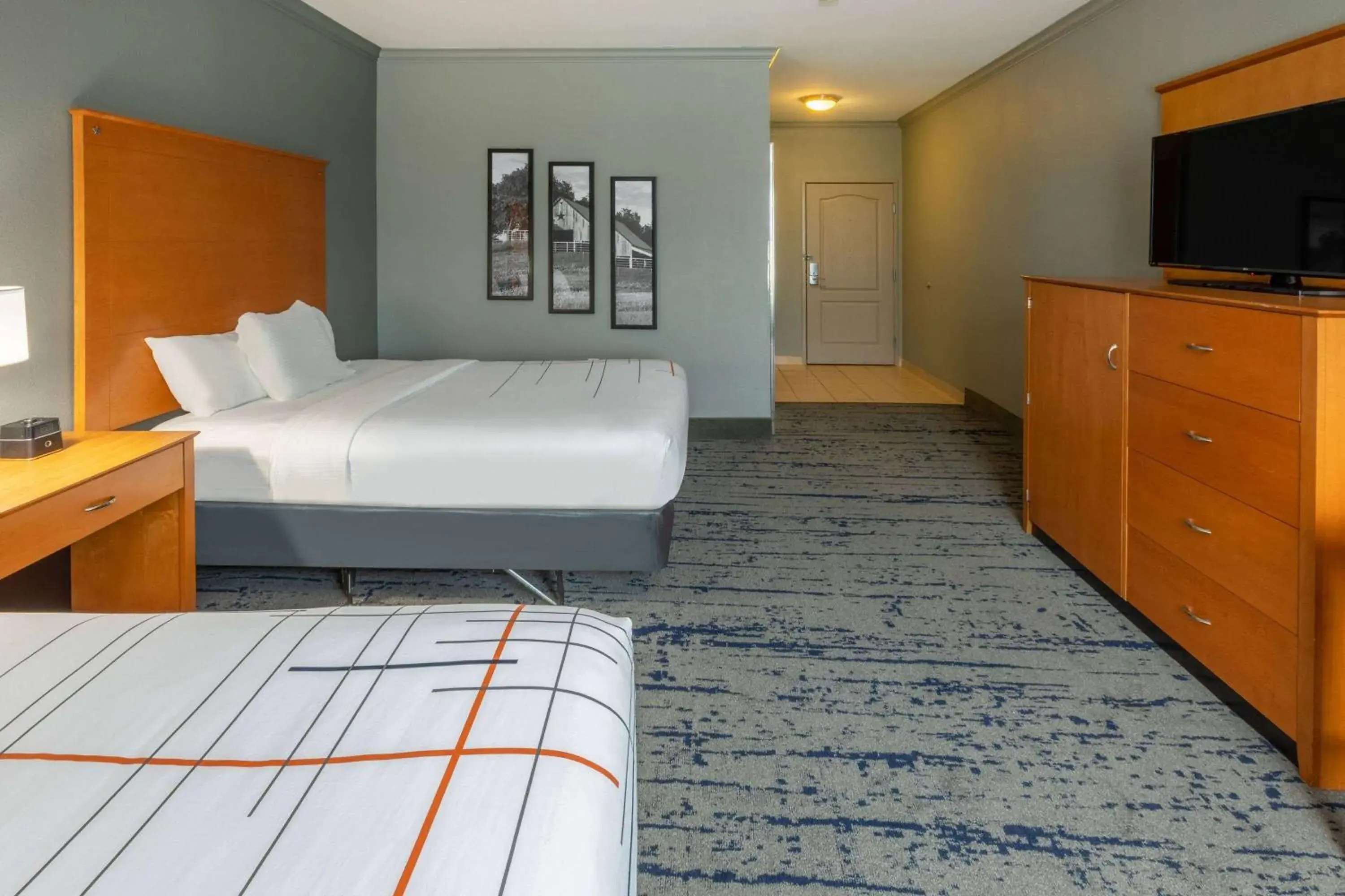 Photo of the whole room, Bed in La Quinta by Wyndham Bridgeport Photo of the whole room, Bed in La Quinta by Wyndham Bridgeport