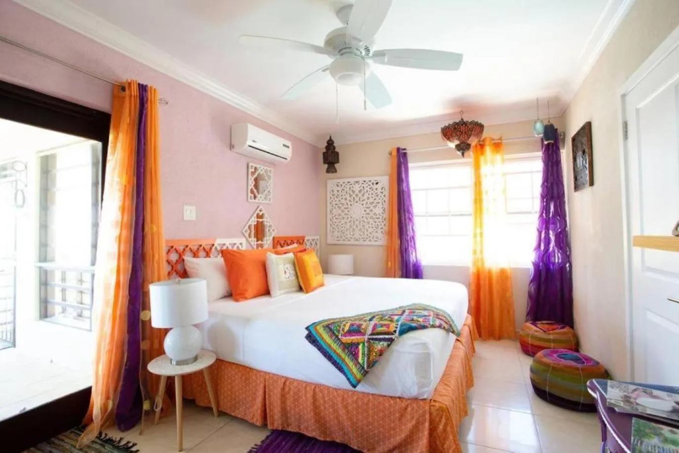 Photo of the whole room, Bed in Hidden Gem Barbados