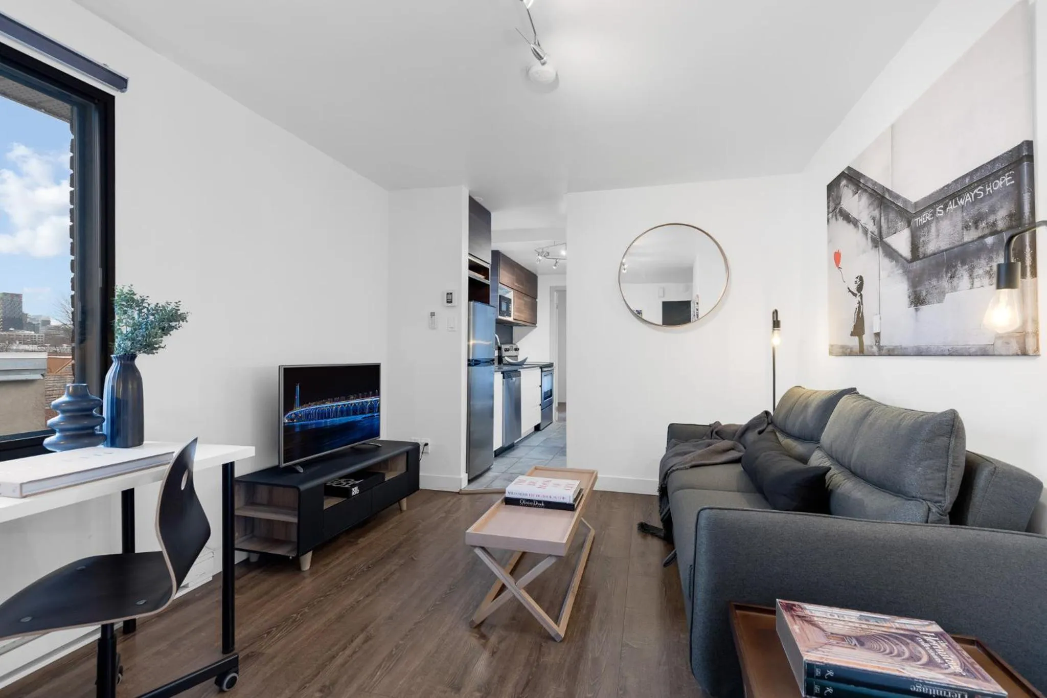 Communal lounge/ TV room in LiV MTL Soho