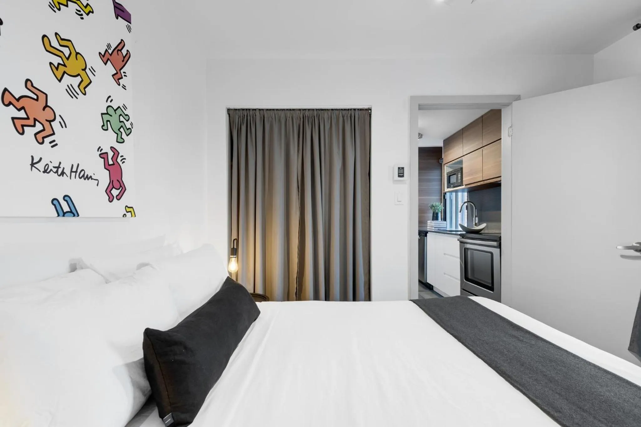 Photo of the whole room, Bed in LiV MTL Soho