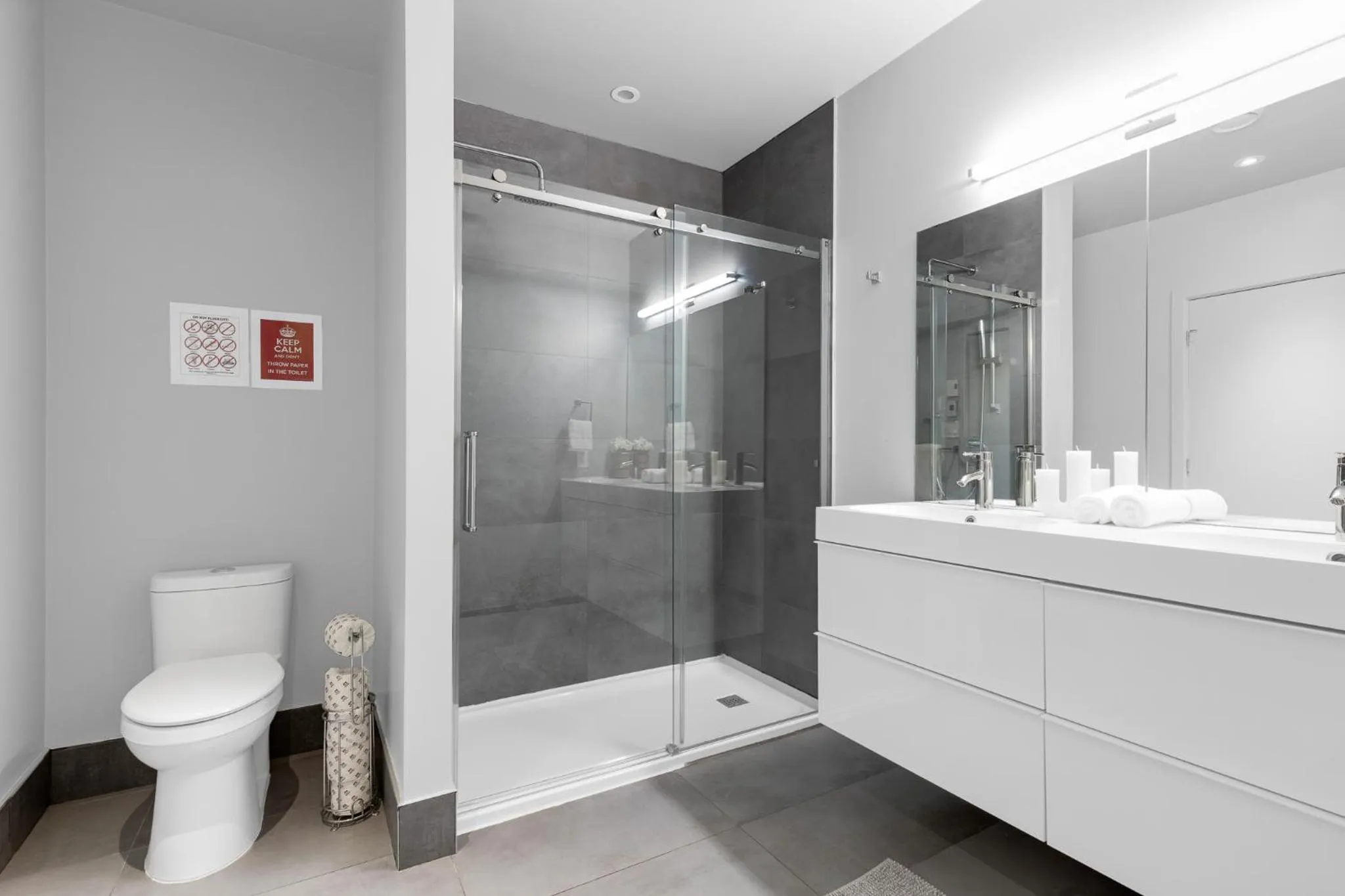 Shower in LiV MTL Soho