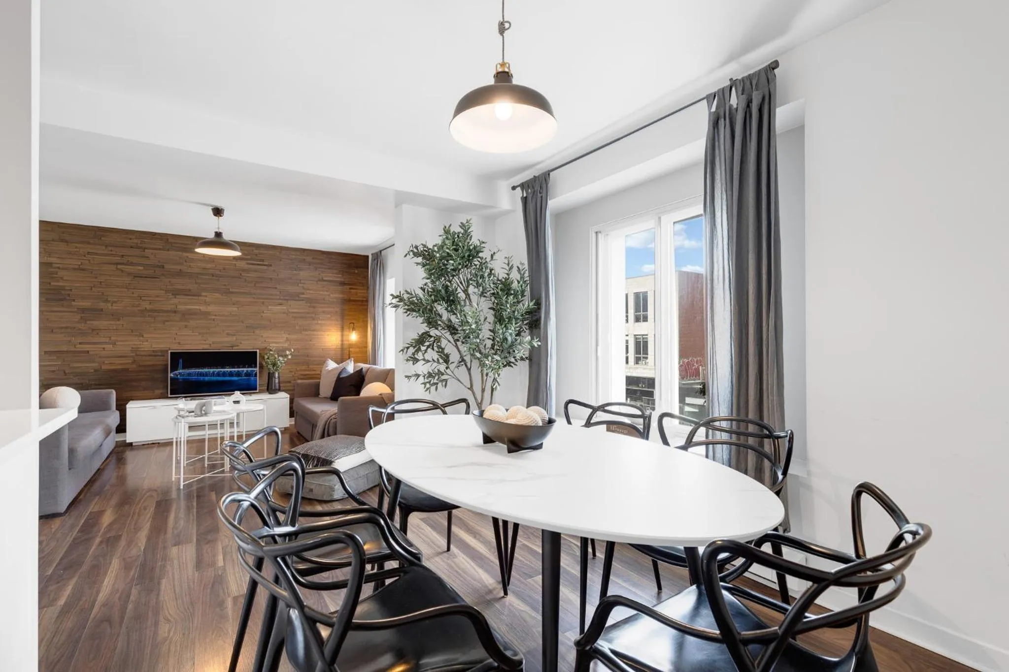 TV and multimedia in LiV MTL Soho