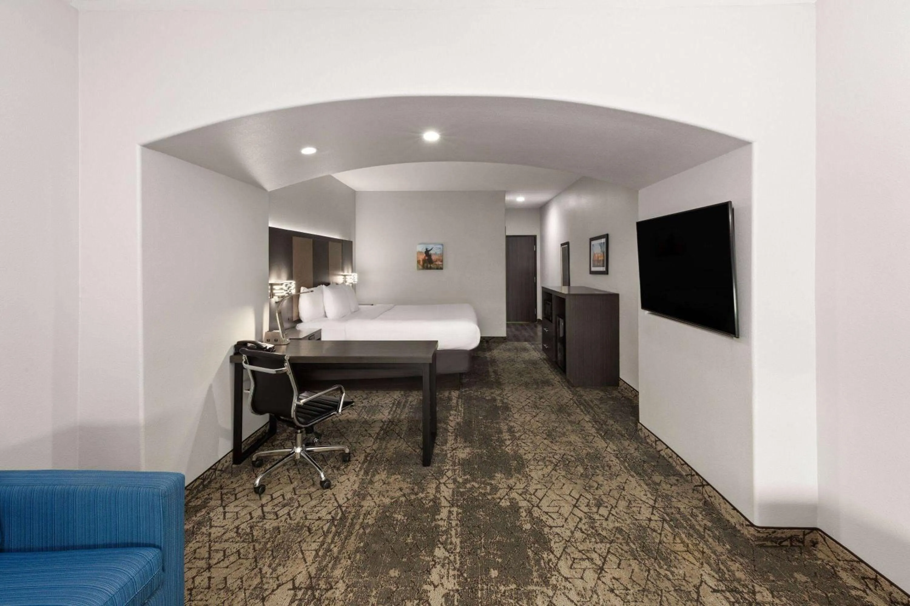 Photo of the whole room, Bed in La Quinta by Wyndham McAlester