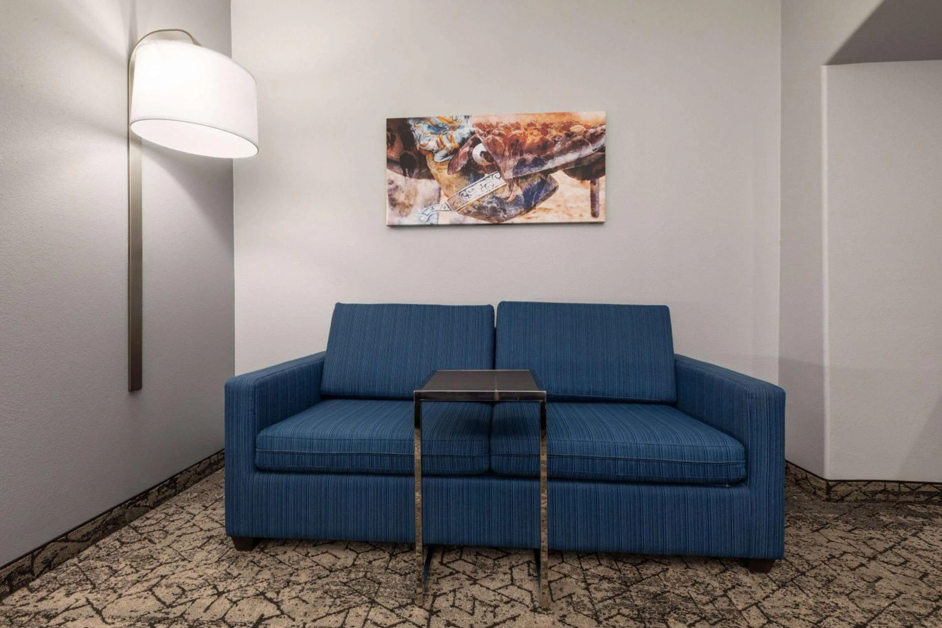 Photo of the whole room in La Quinta by Wyndham McAlester