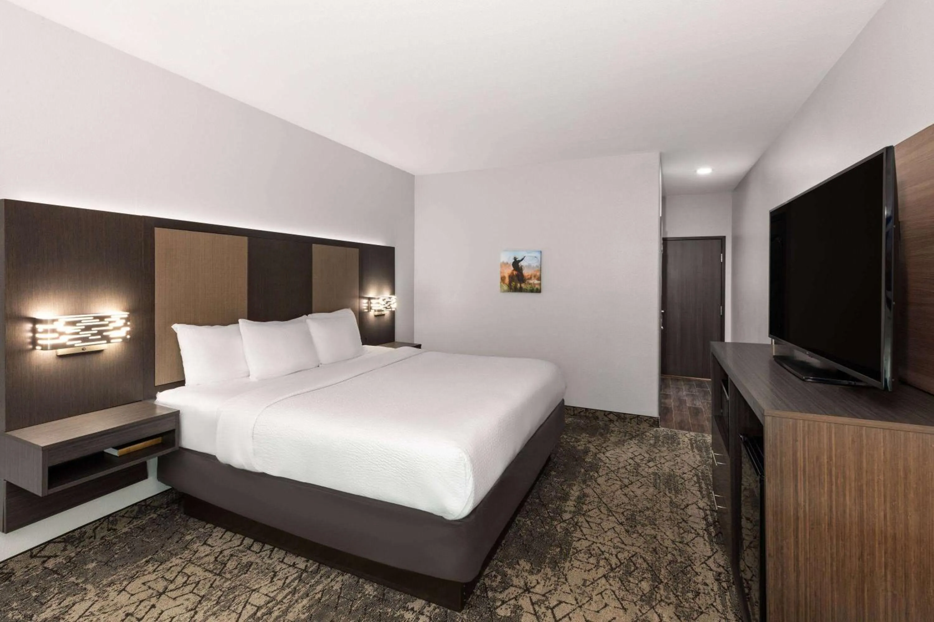 Photo of the whole room, Bed in La Quinta by Wyndham McAlester