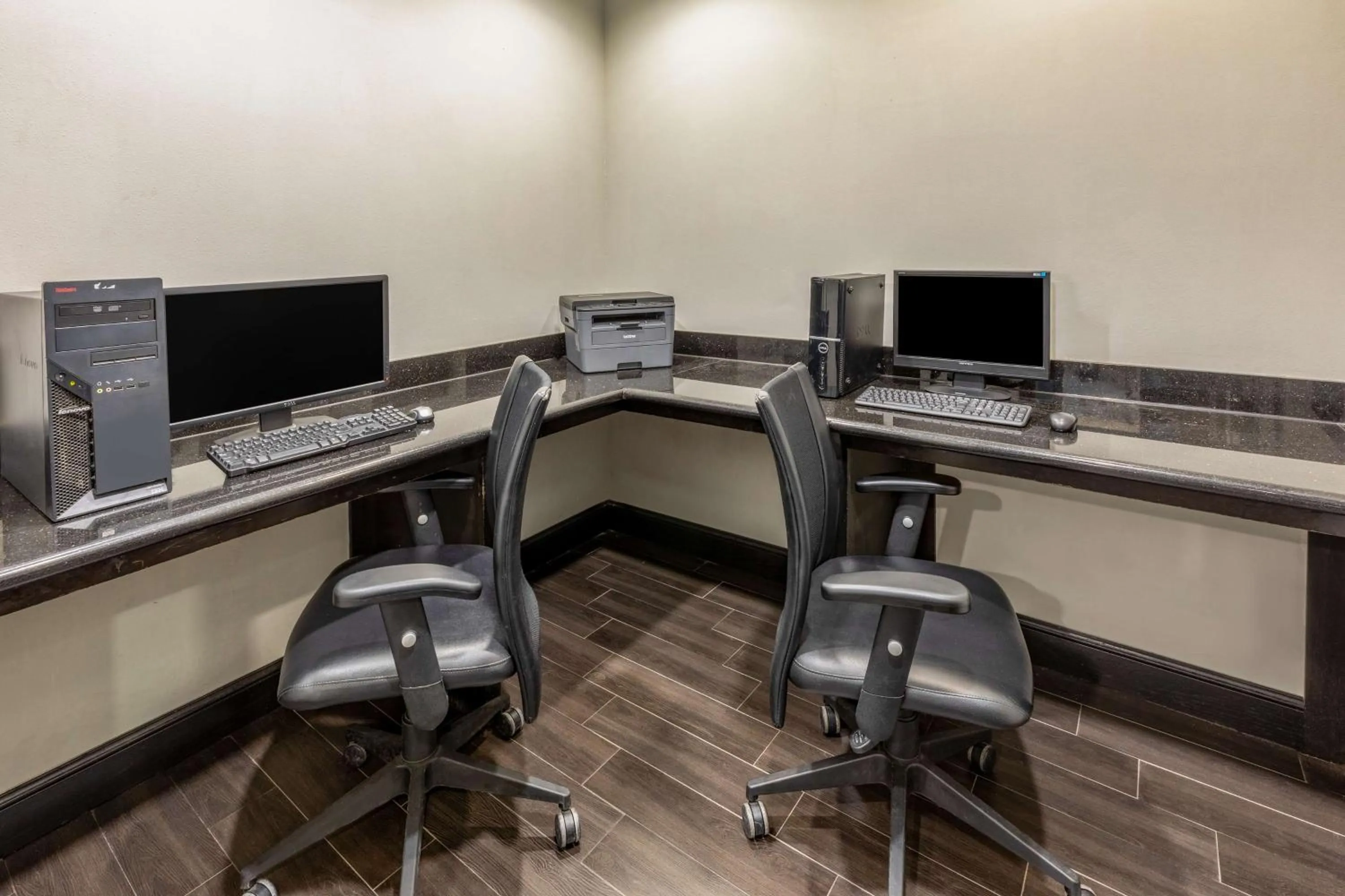 Business facilities in La Quinta by Wyndham Mt. Pleasant