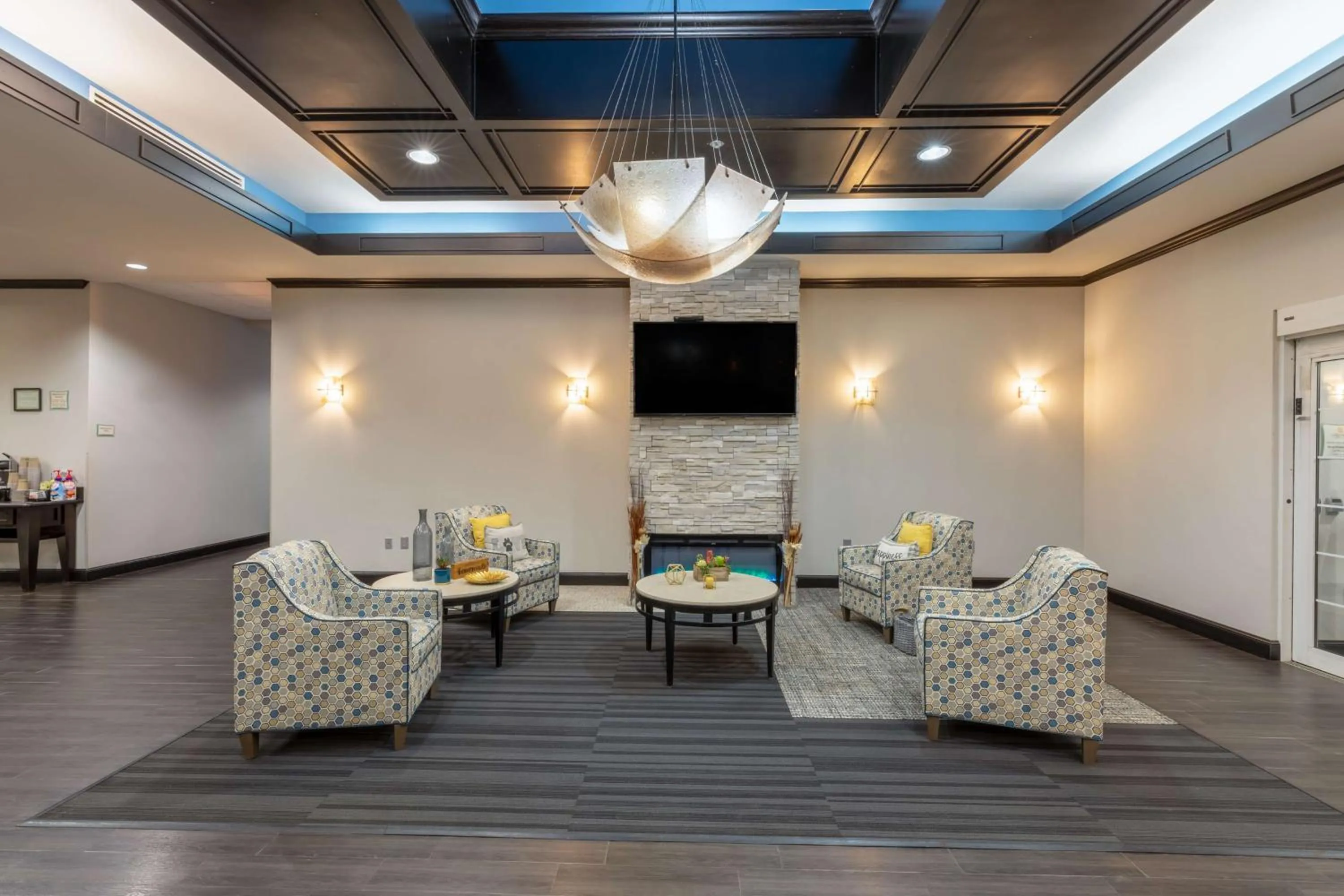 Lobby or reception in La Quinta by Wyndham Mt. Pleasant