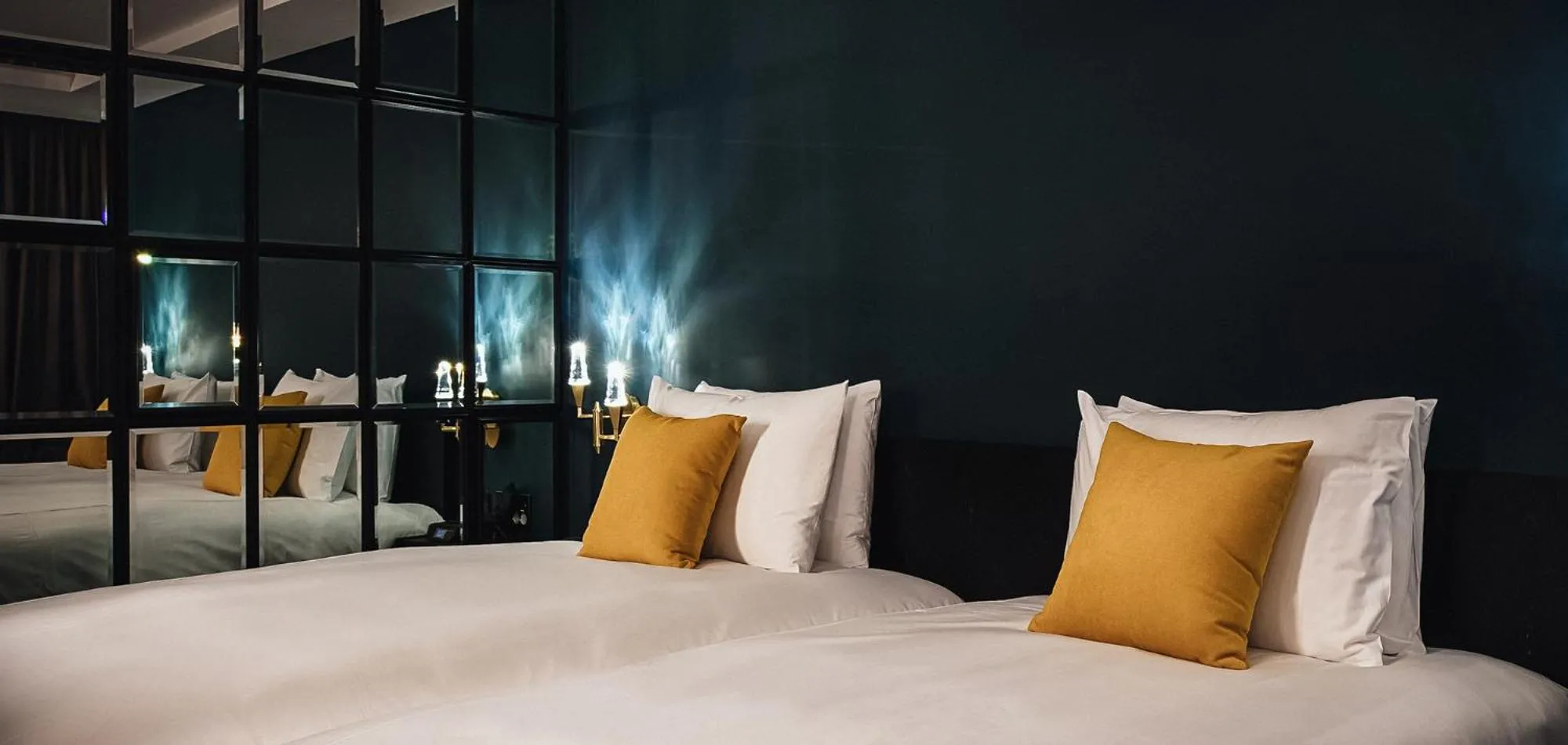 Bed in Hotel Alice and Trunk